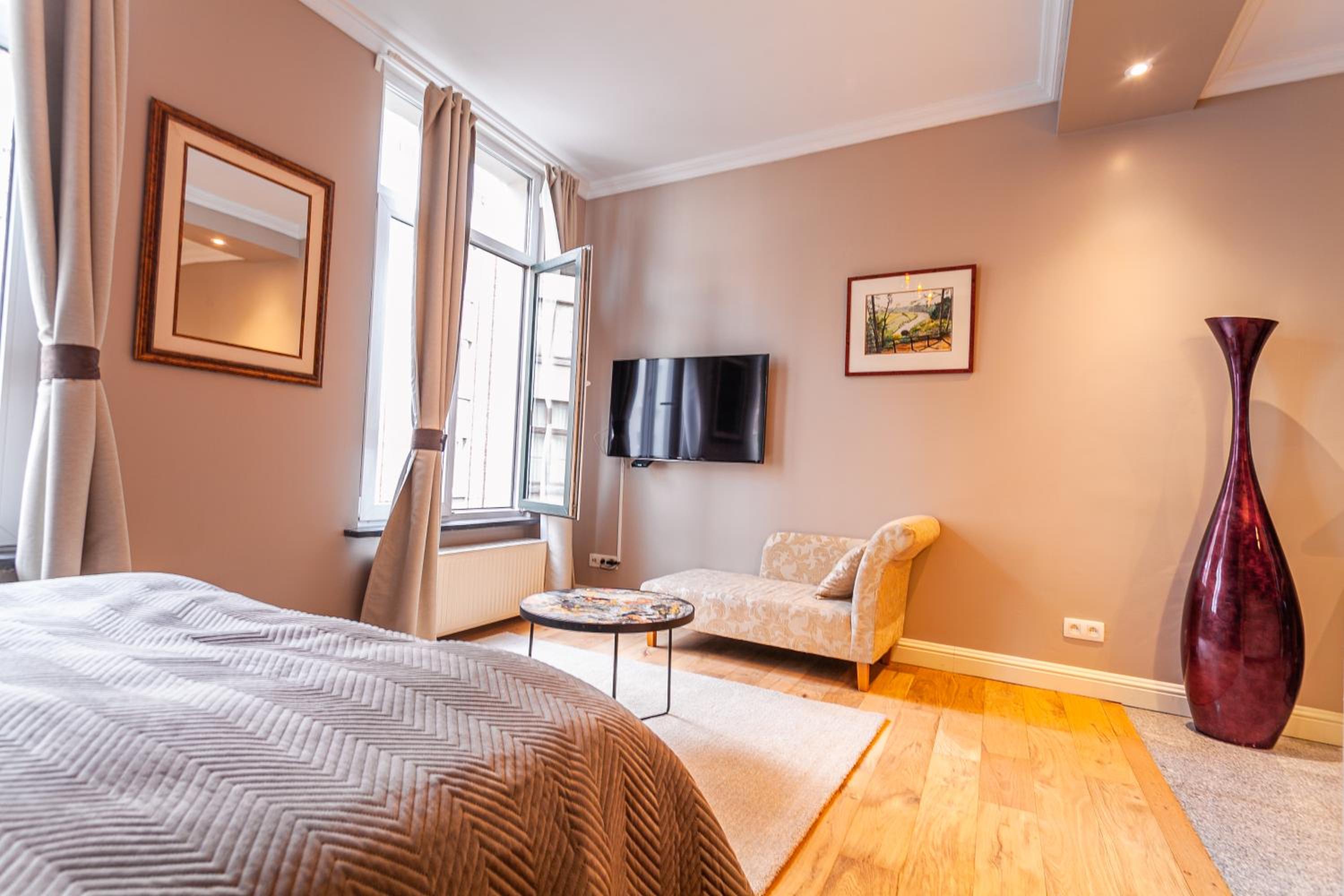 One-Bedroom Apartment - Photo 49