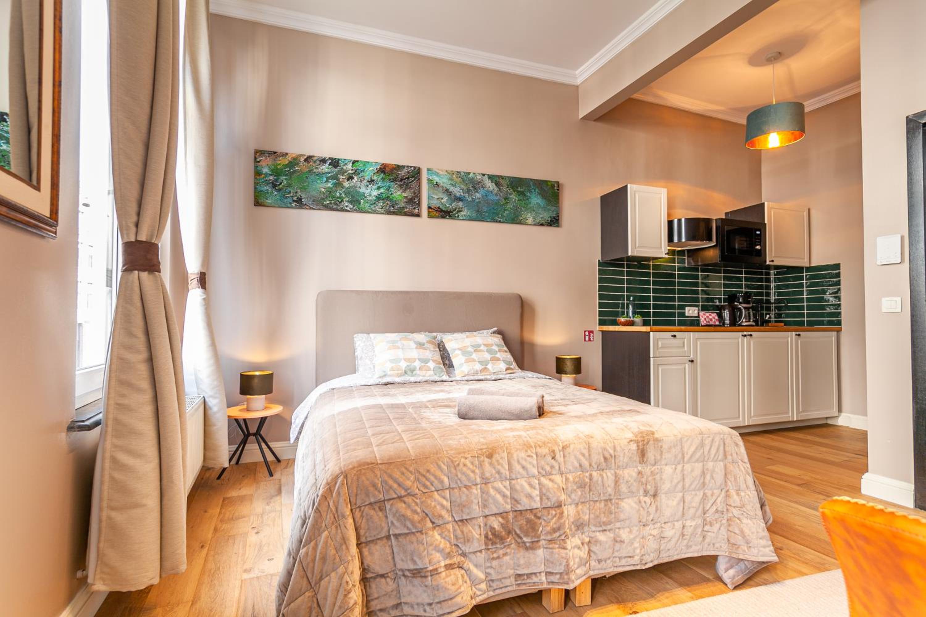 One-Bedroom Apartment - Photo 12