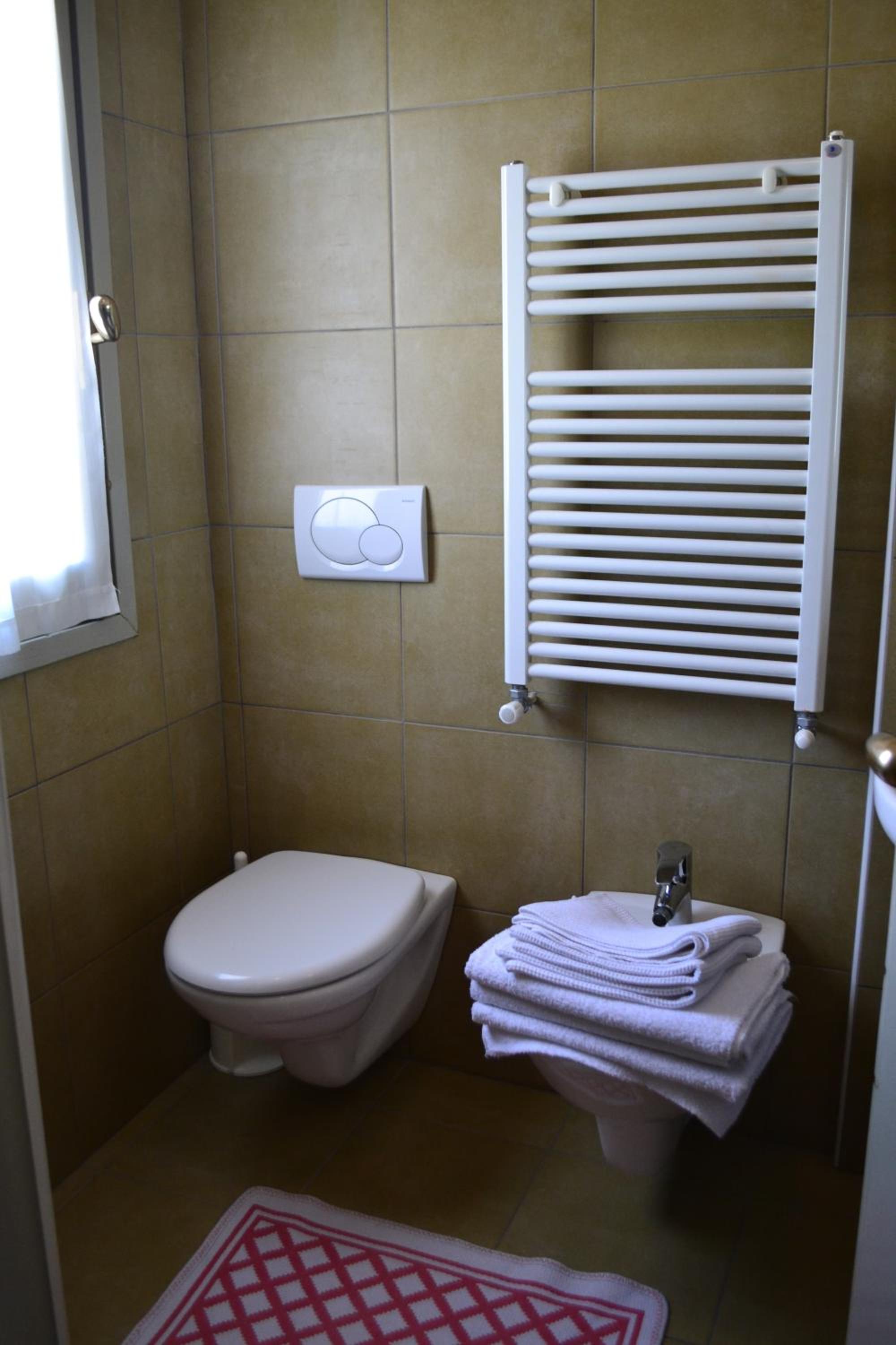 Double Room with Balcony - Photo 7