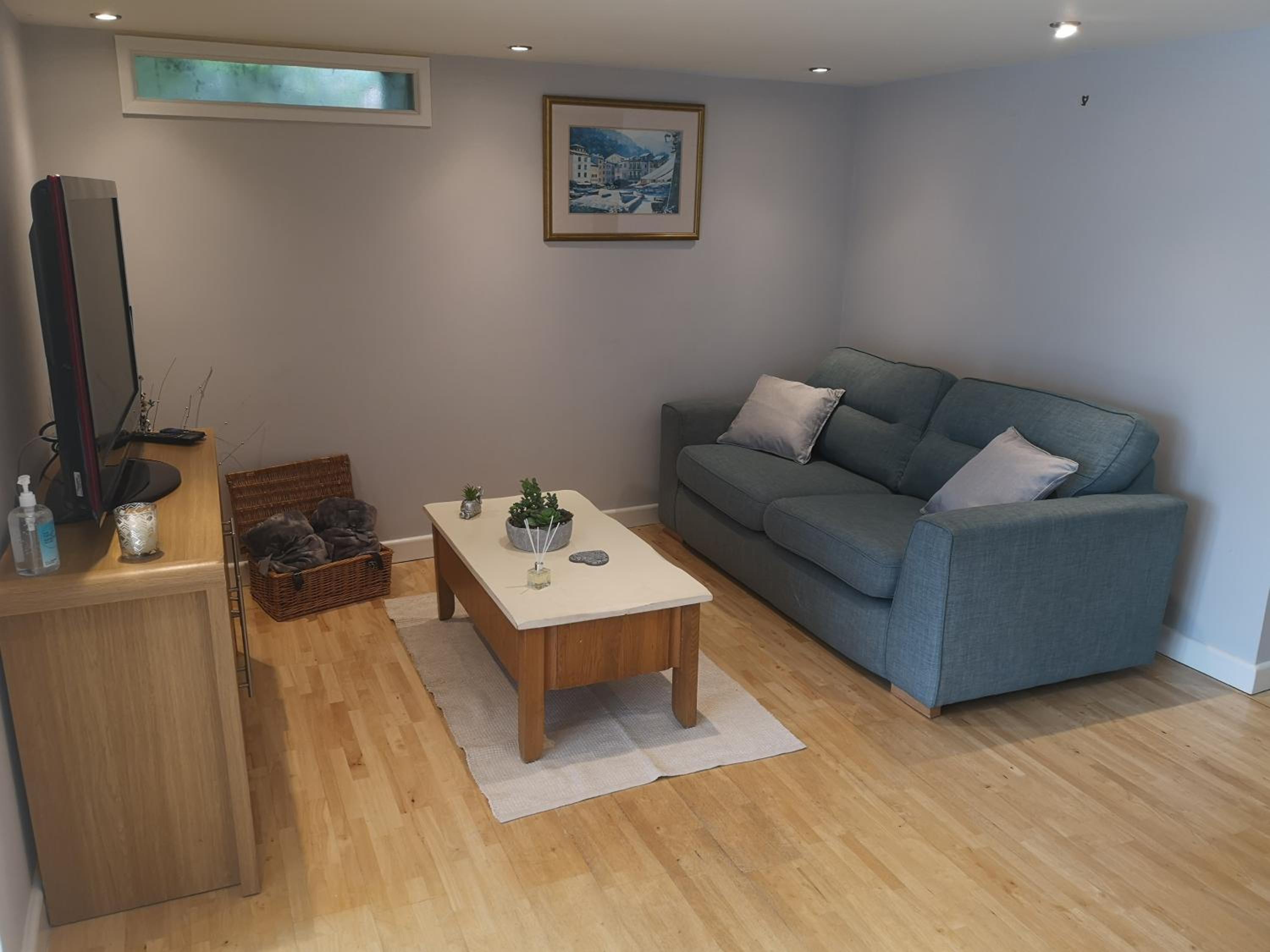 One-Bedroom Apartment - Photo 12
