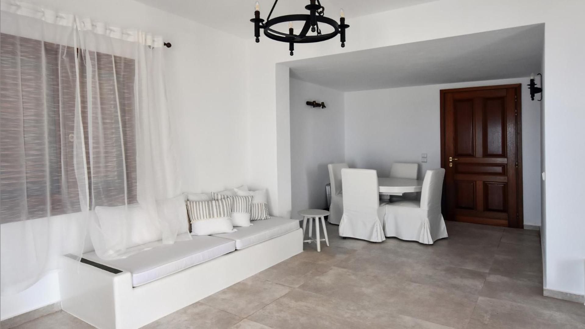 Five-Bedroom House photo 1
