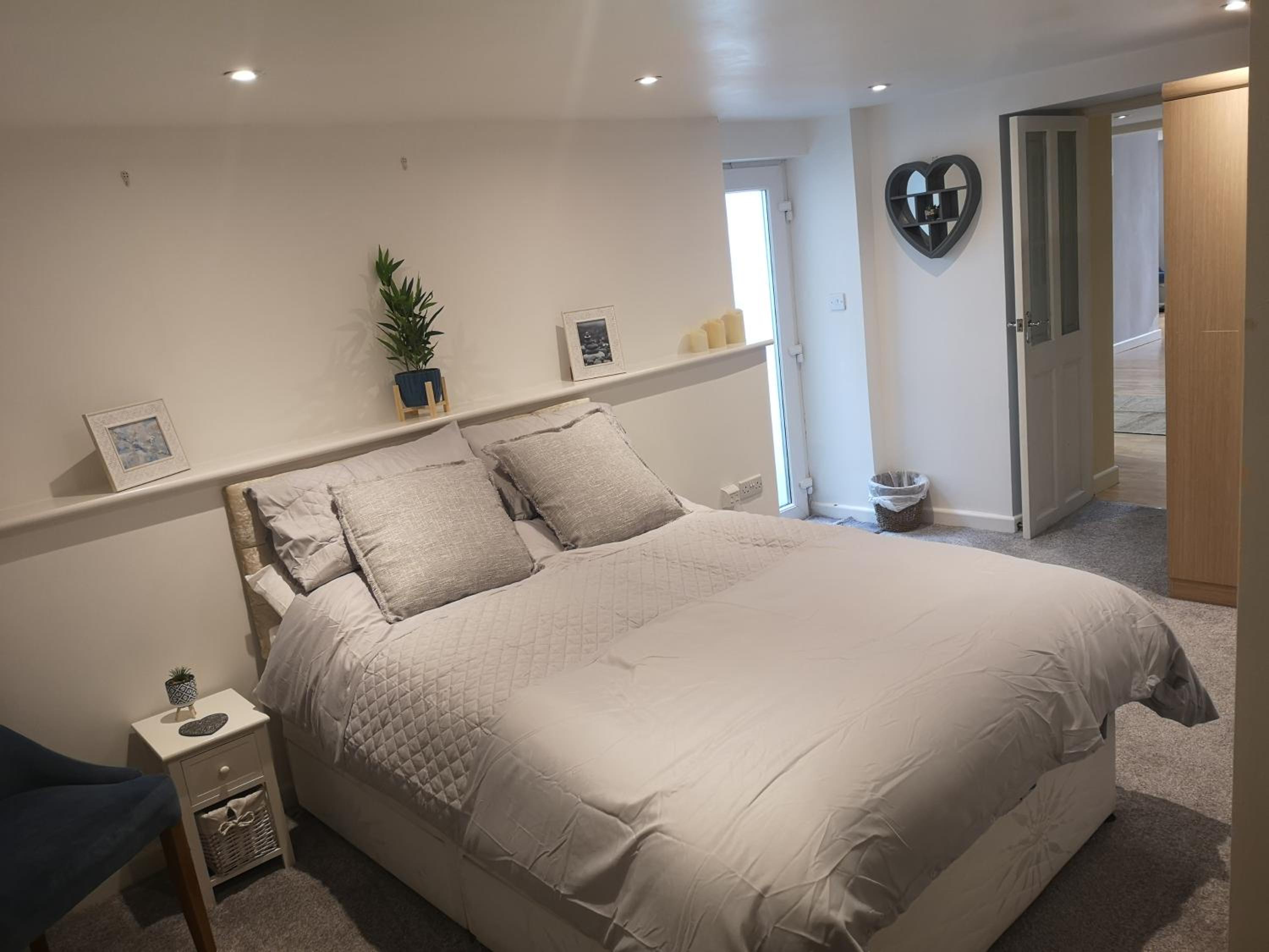 One-Bedroom Apartment - Photo 1