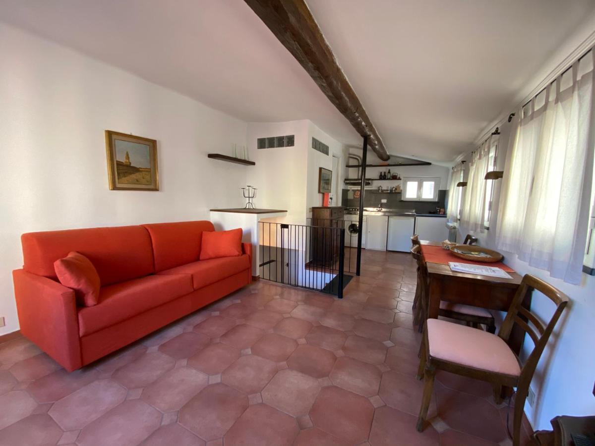 Studio Apartment photo 1