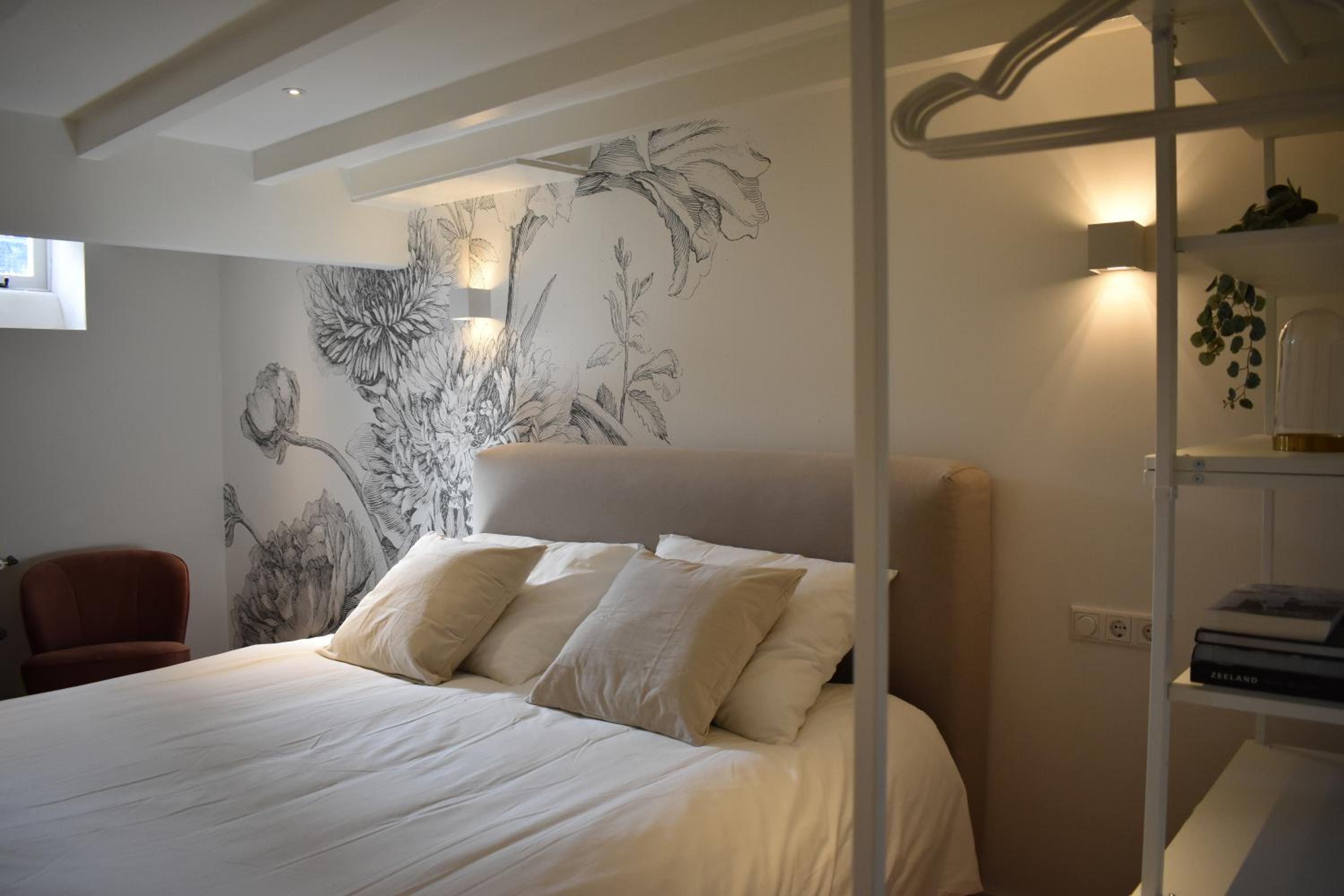 One-Bedroom Apartment with Garden photo 1