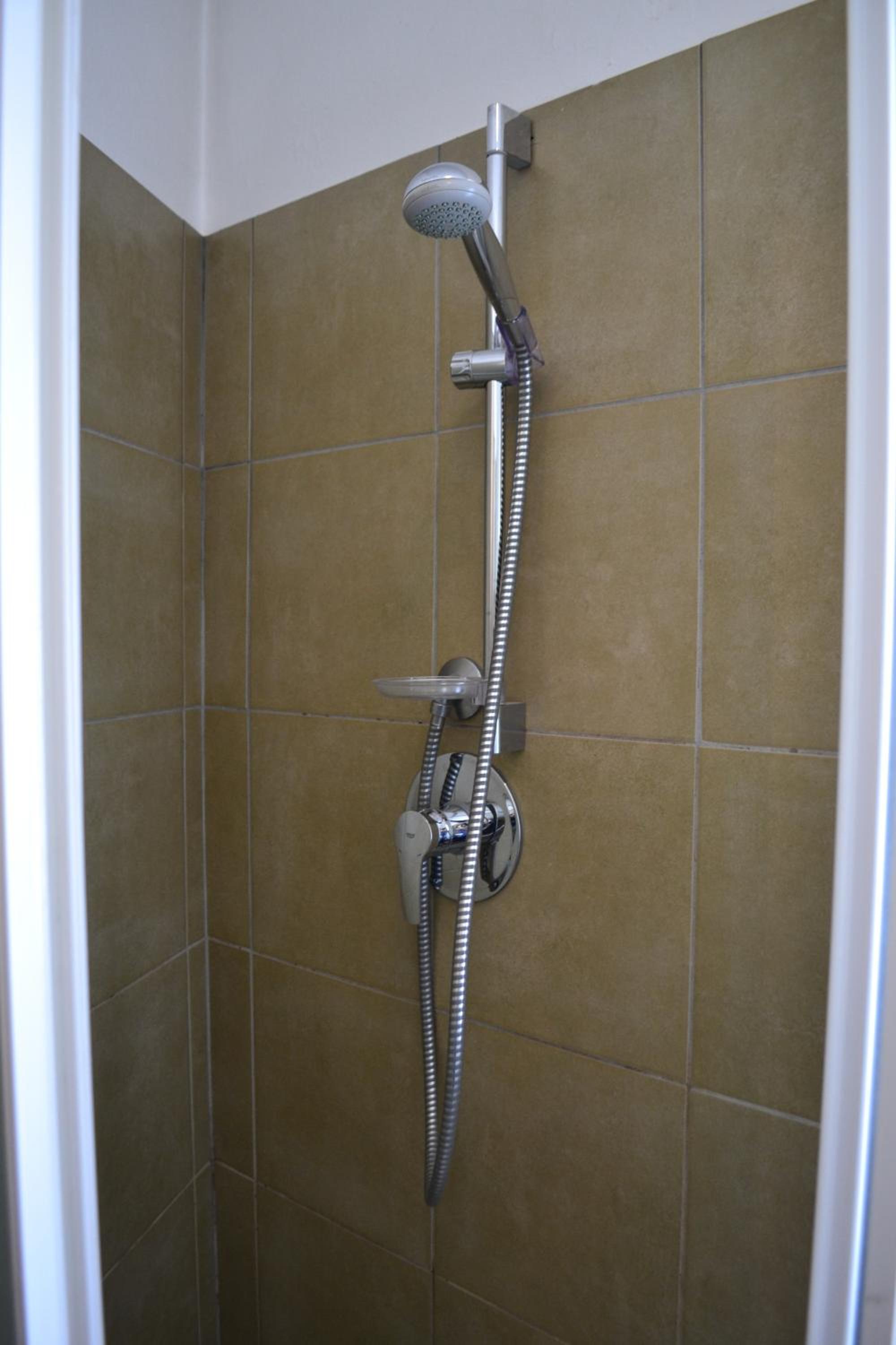 Double Room with Balcony - Photo 6