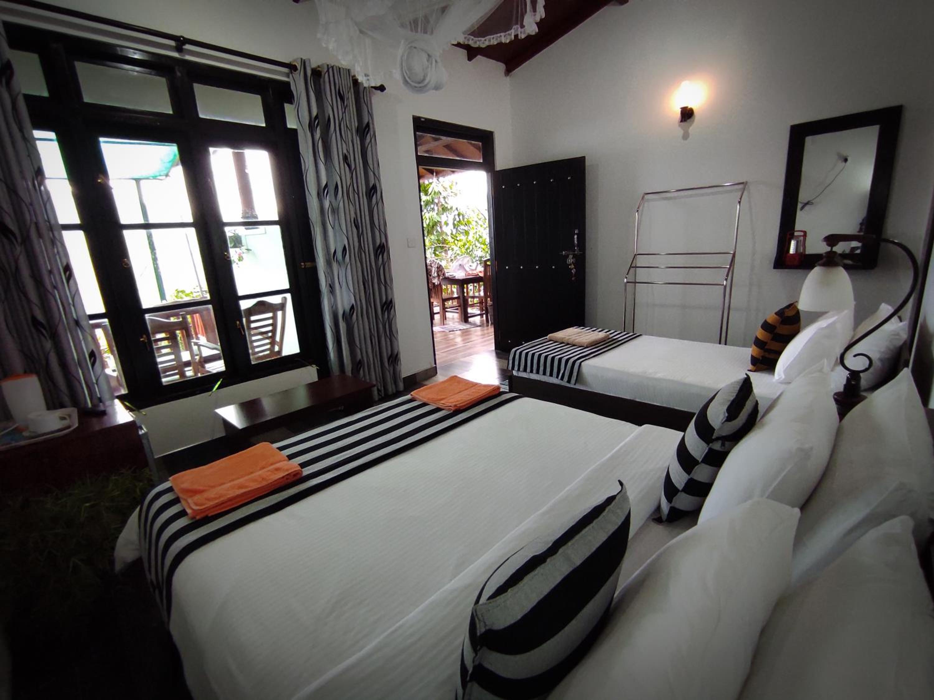 Deluxe Double Room with Balcony photo 1