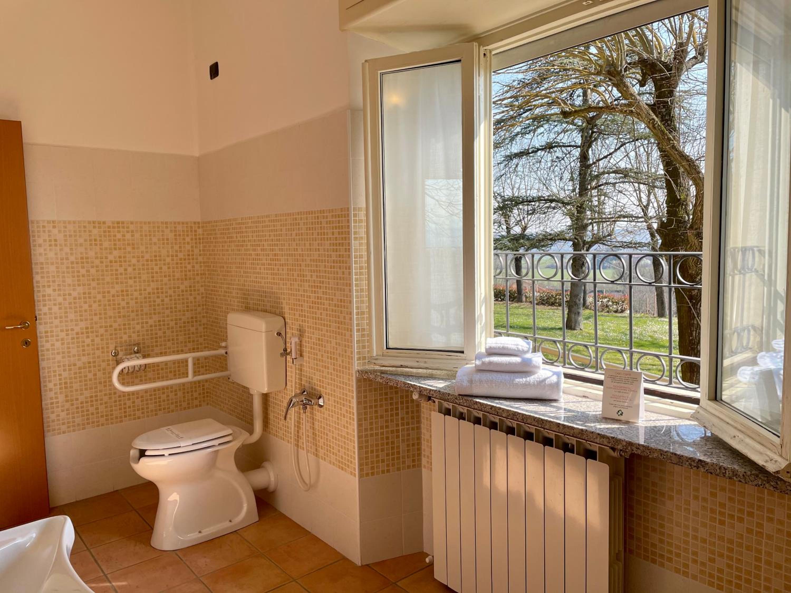 Double or Twin Room - Photo 4