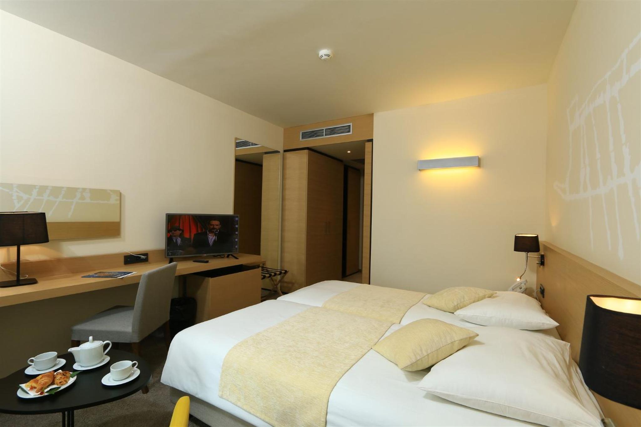 Standard Double Room - Photo 2