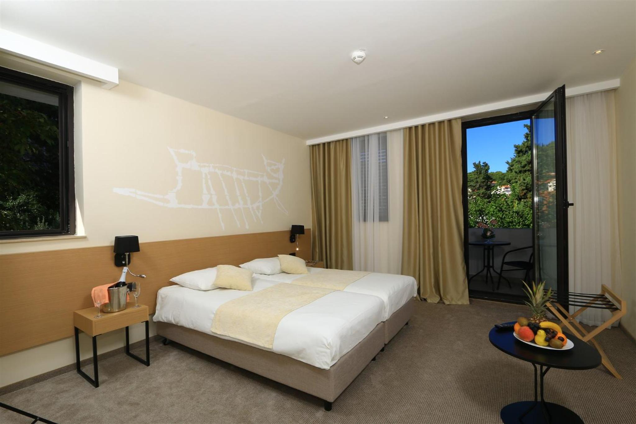 Comfort Double Room with Balcony - Photo 2