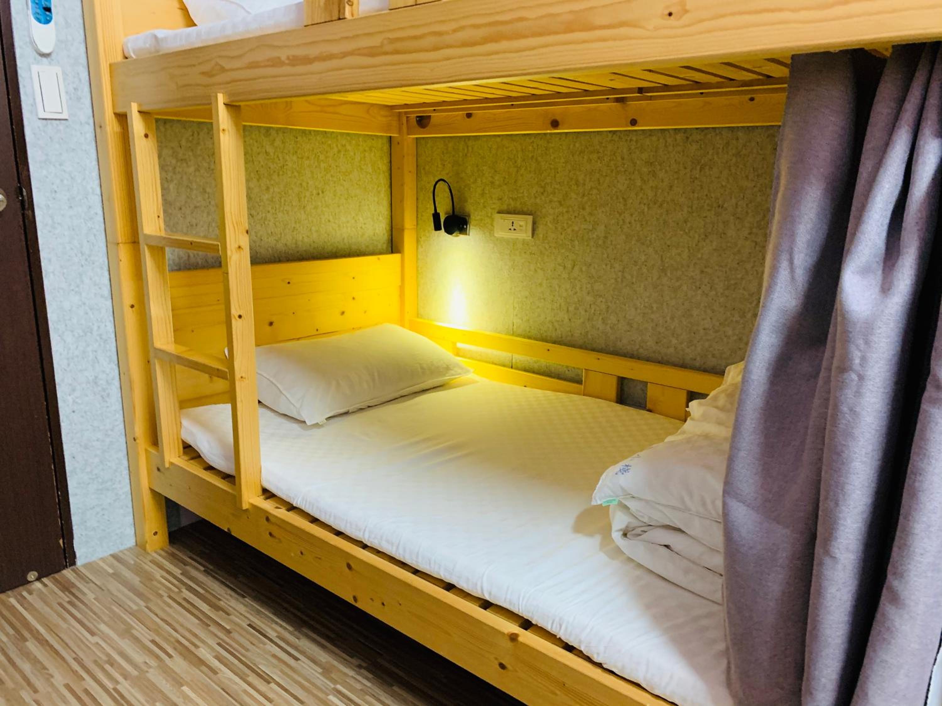 Bed in 6-Bed Female Dormitory Room photo 1