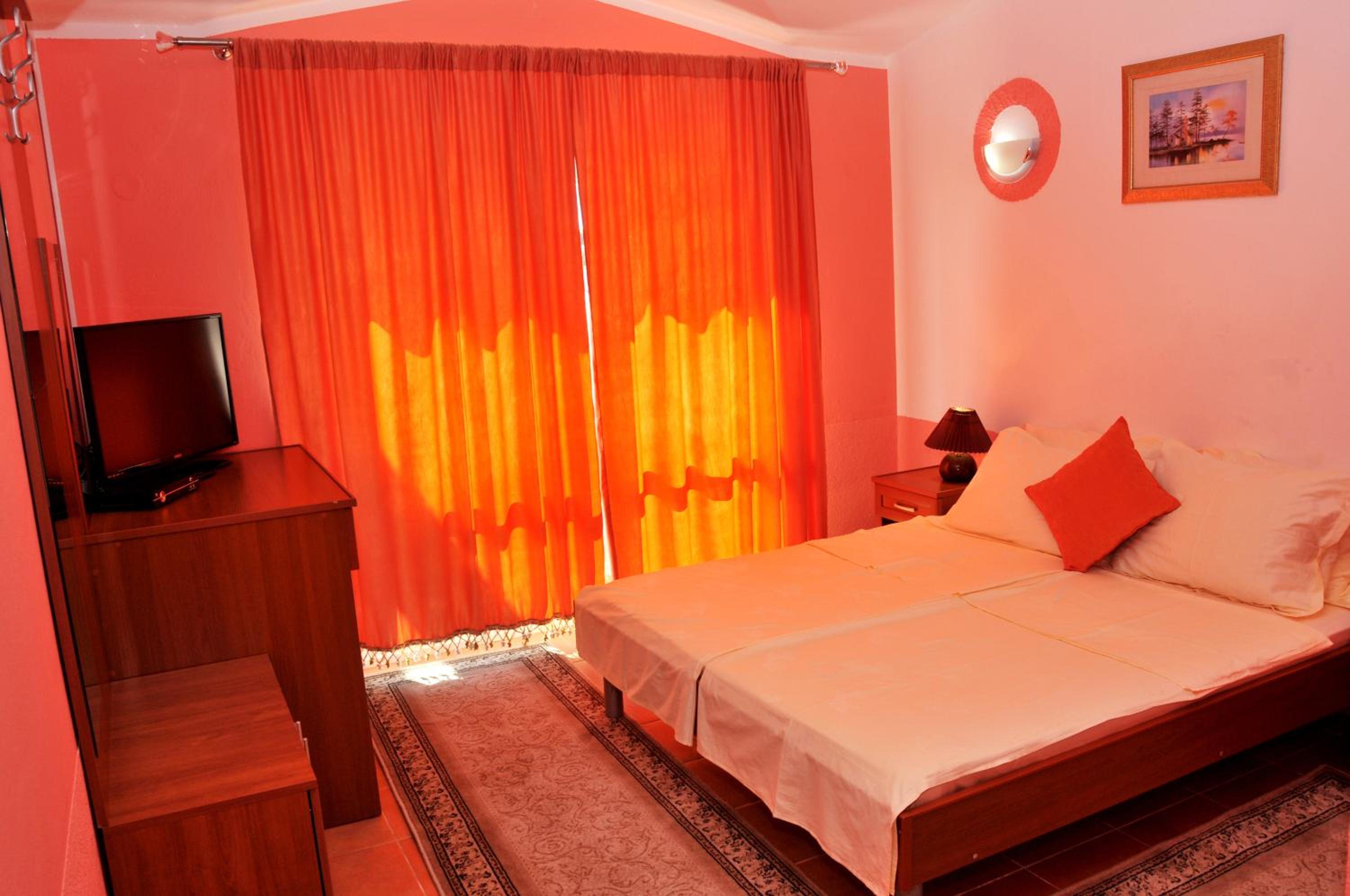 One-Bedroom Apartment with Terrace - Photo 1