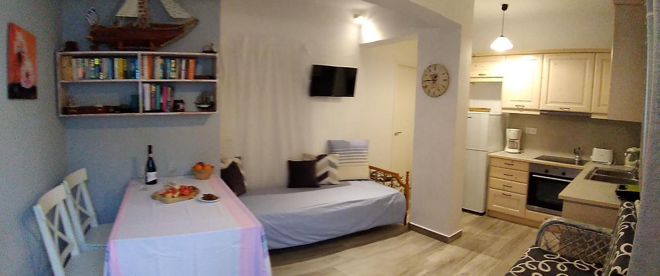 One-Bedroom House - Photo 20