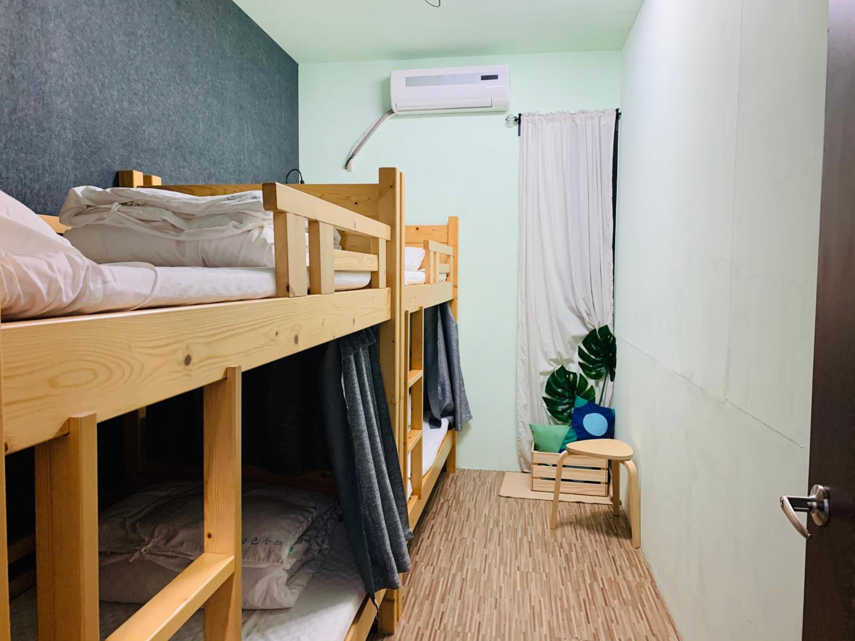 Bed in 4-Bed Male Dormitory Room photo 2