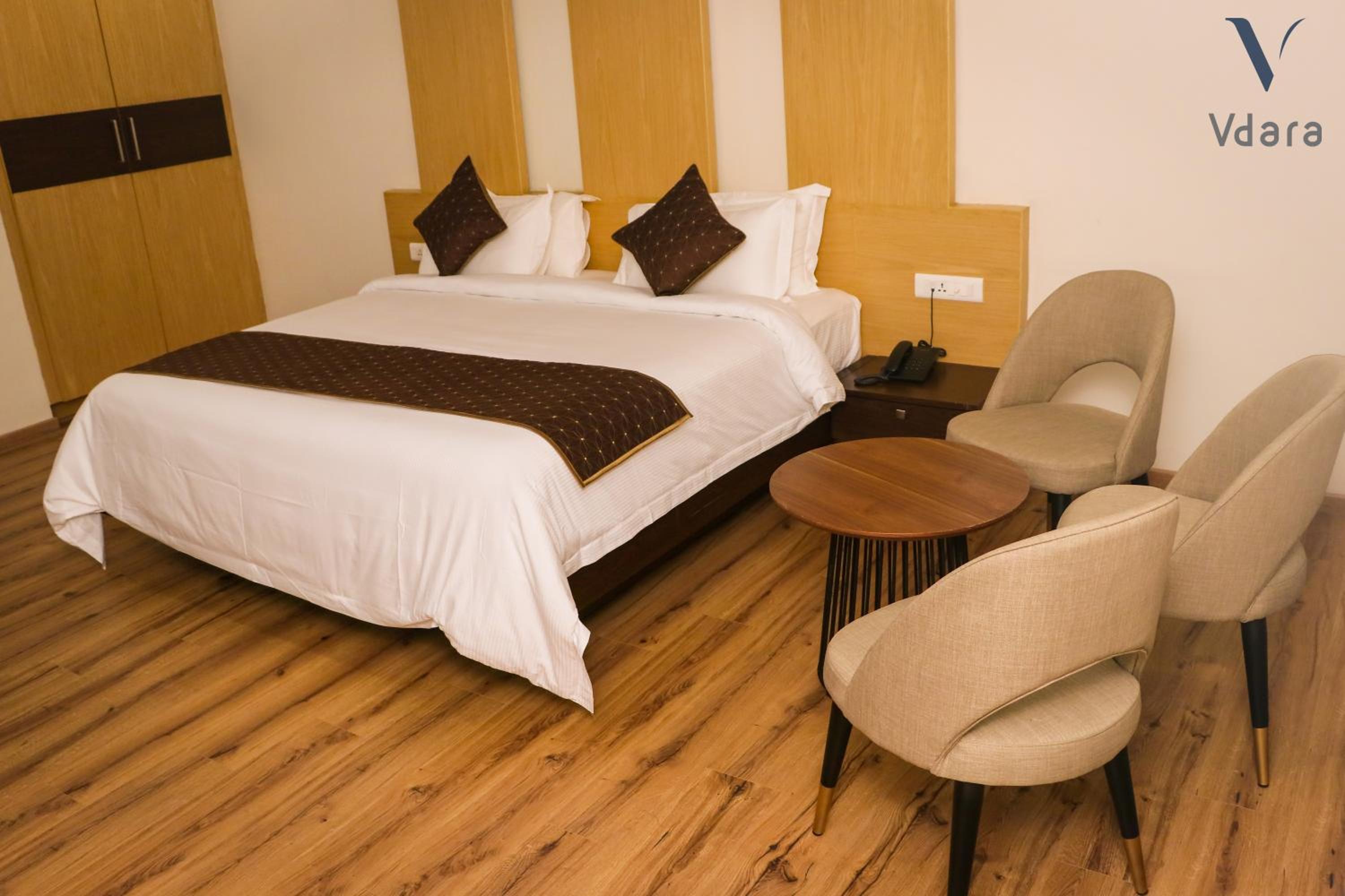 Superior King Room - Photo 5