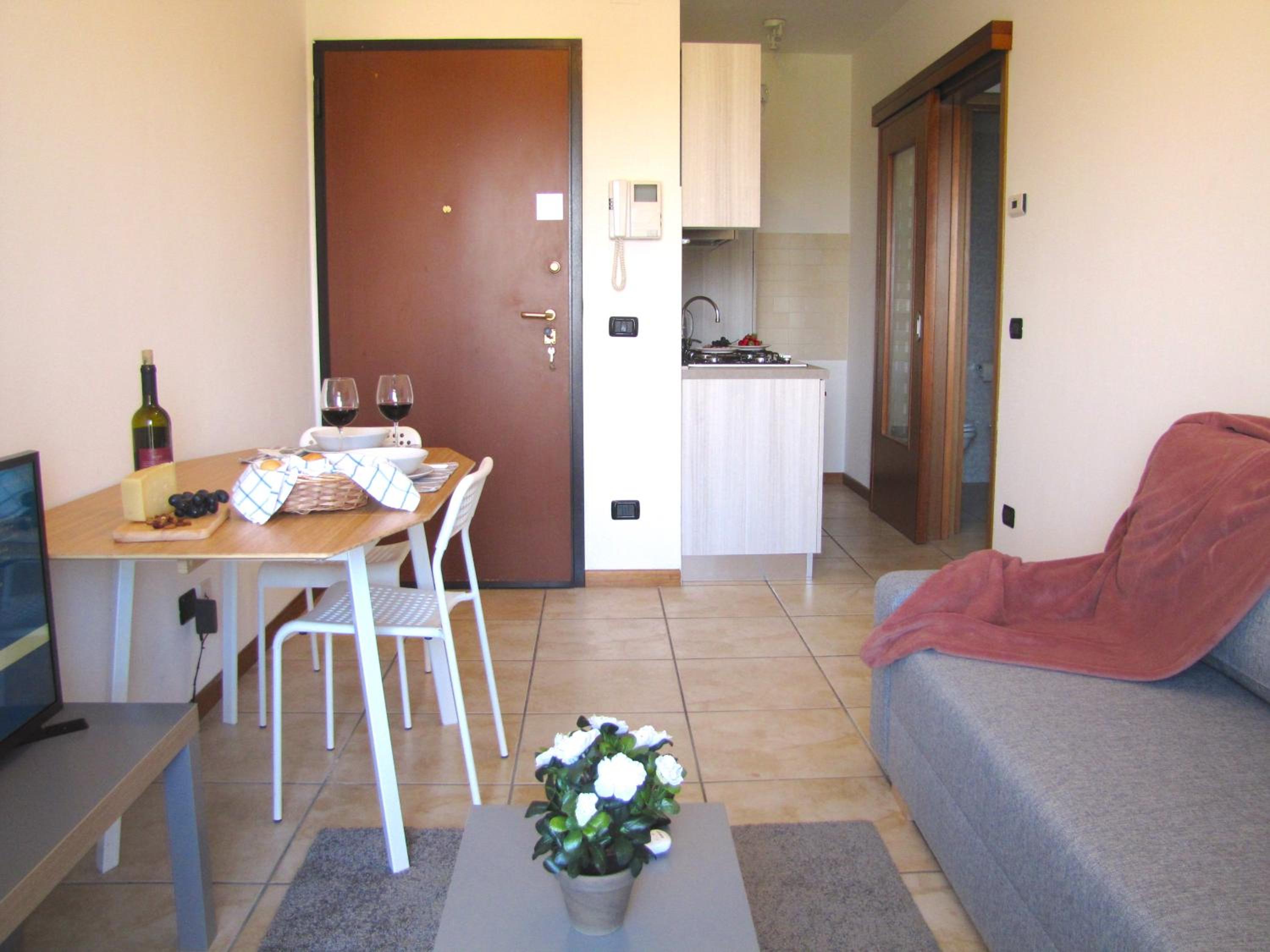 One-Bedroom Apartment - Photo 4