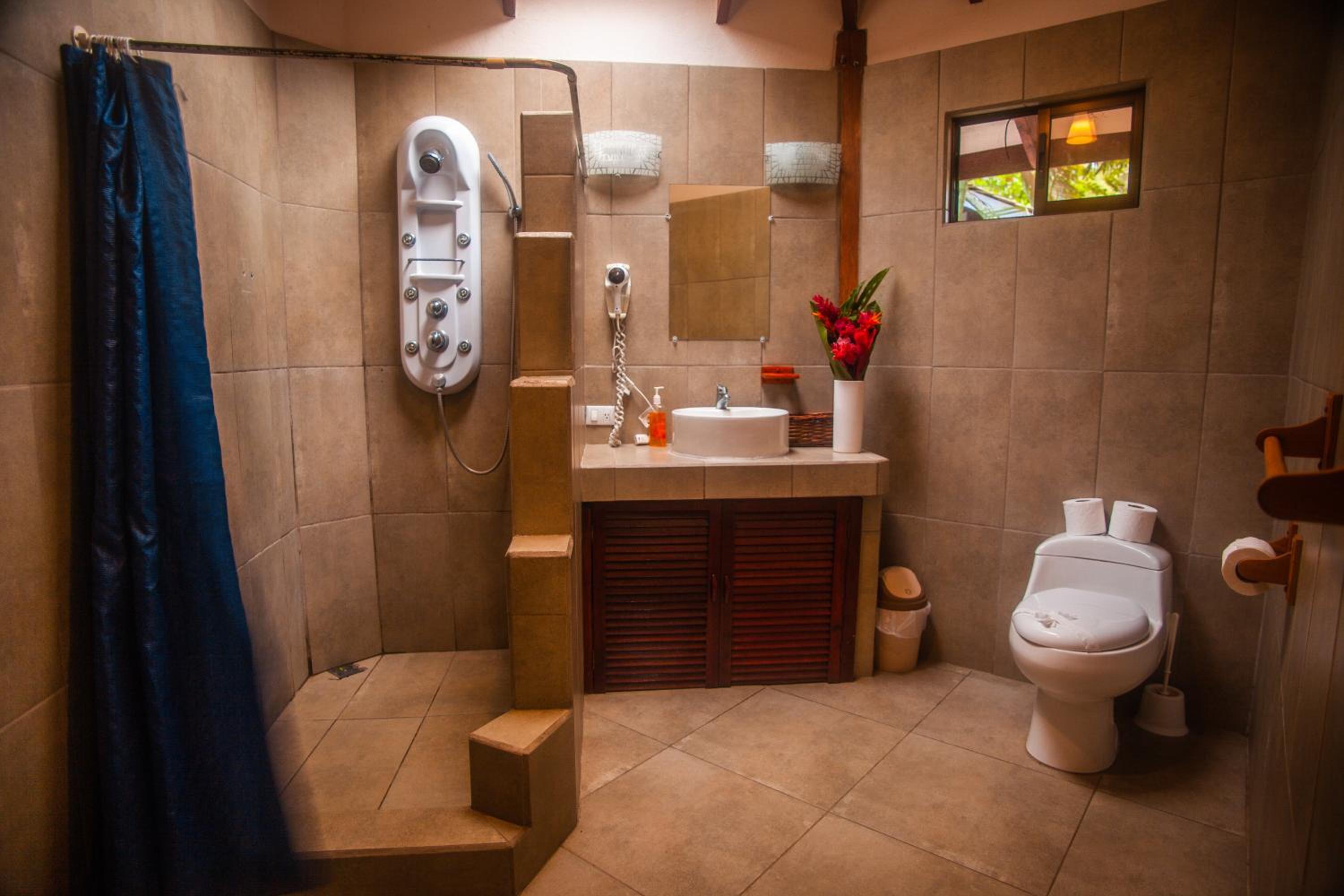 Family Room with Private Bathroom photo 2