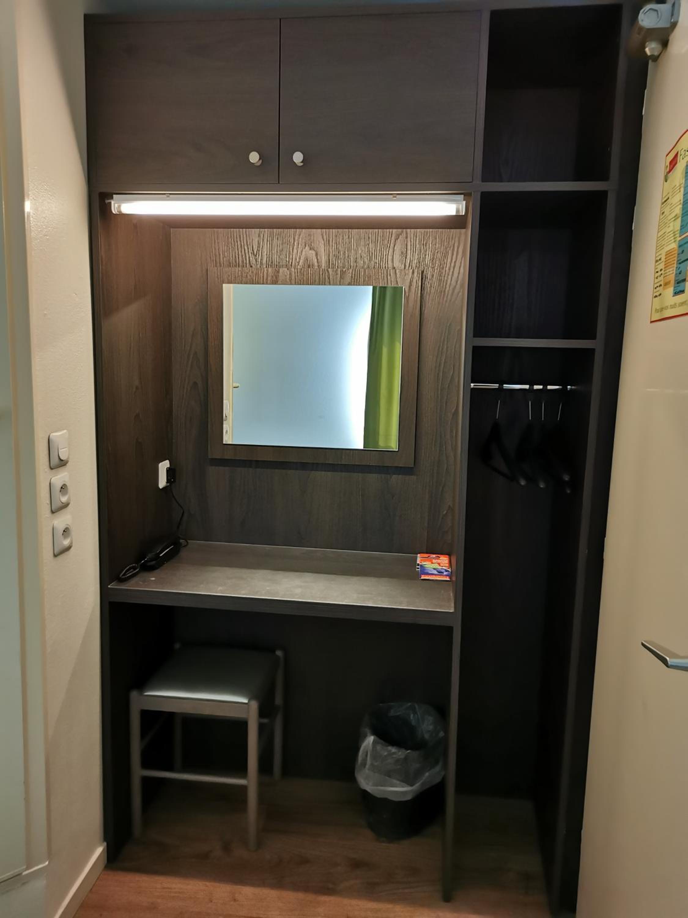 Twin Room - Photo 8