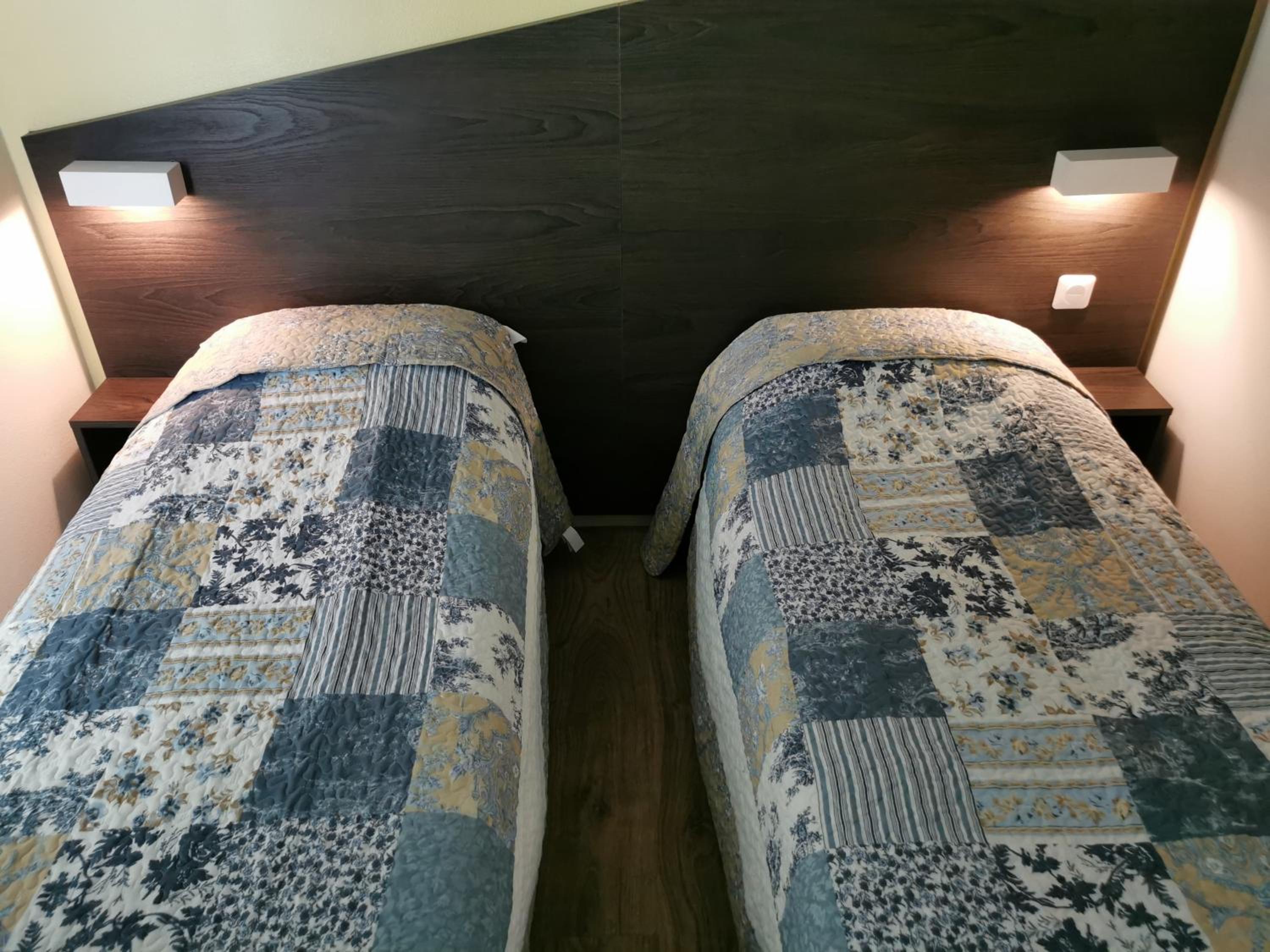 Twin Room - Photo 3