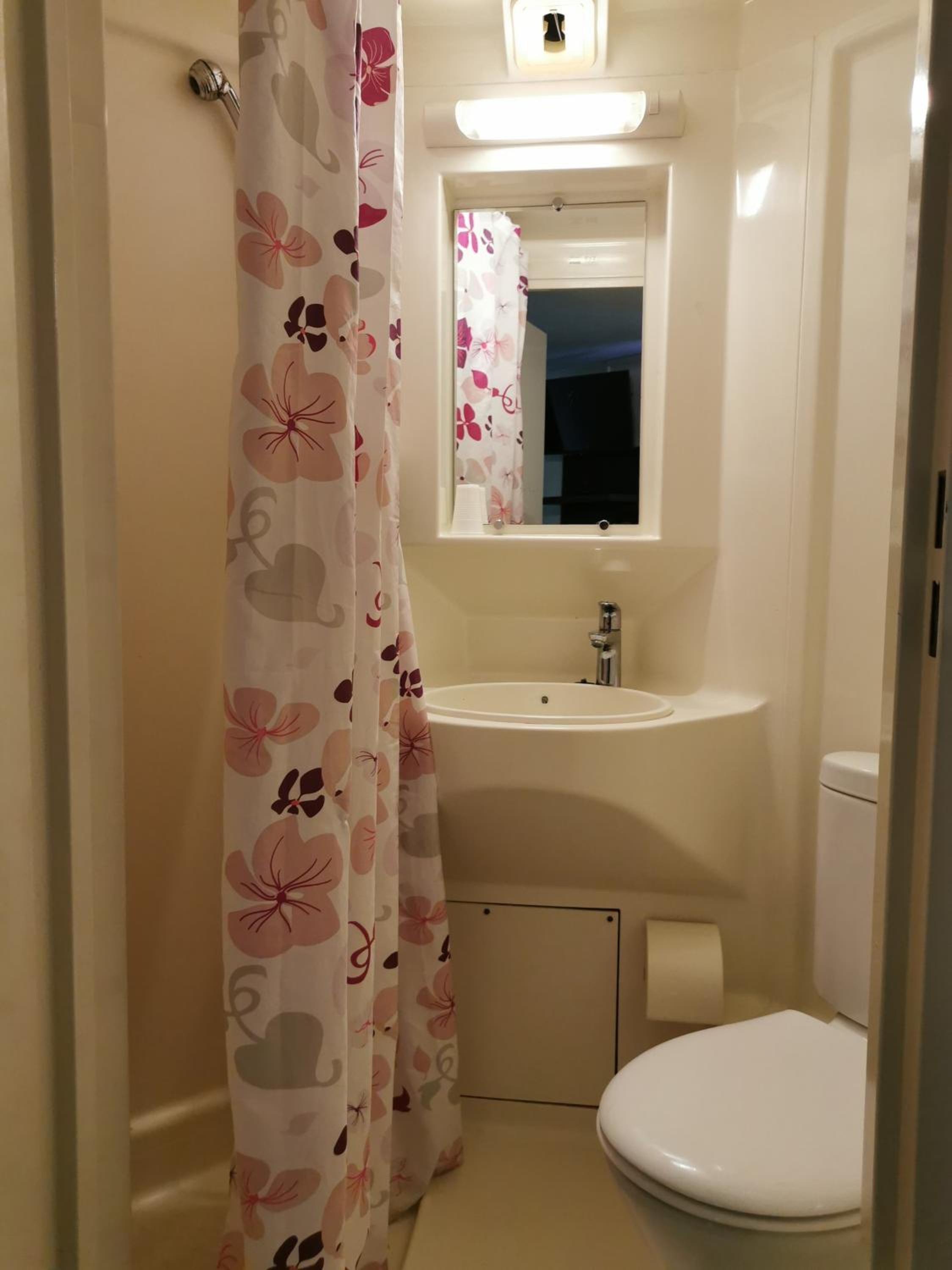Twin Room - Photo 9