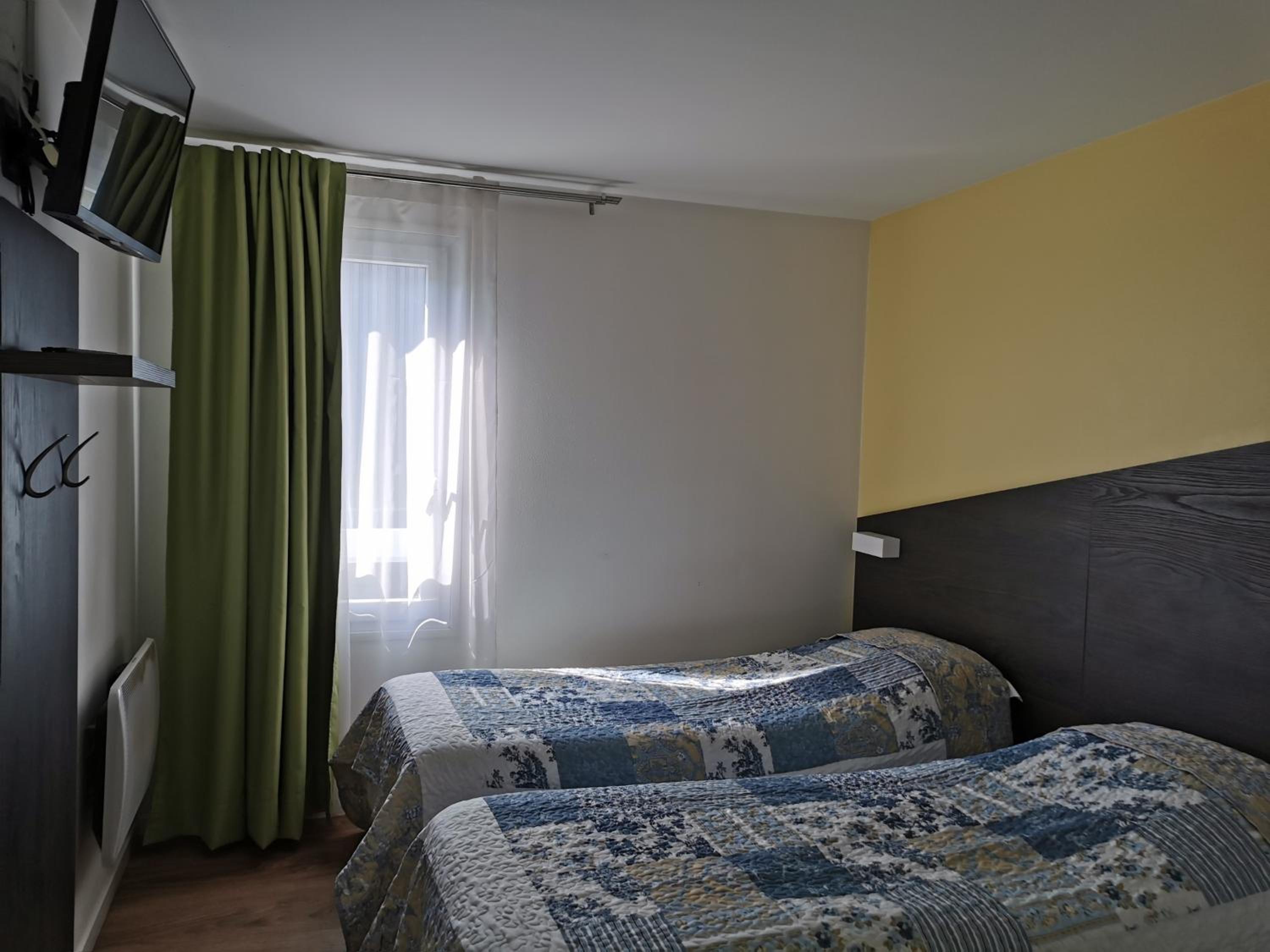 Twin Room - Photo 2