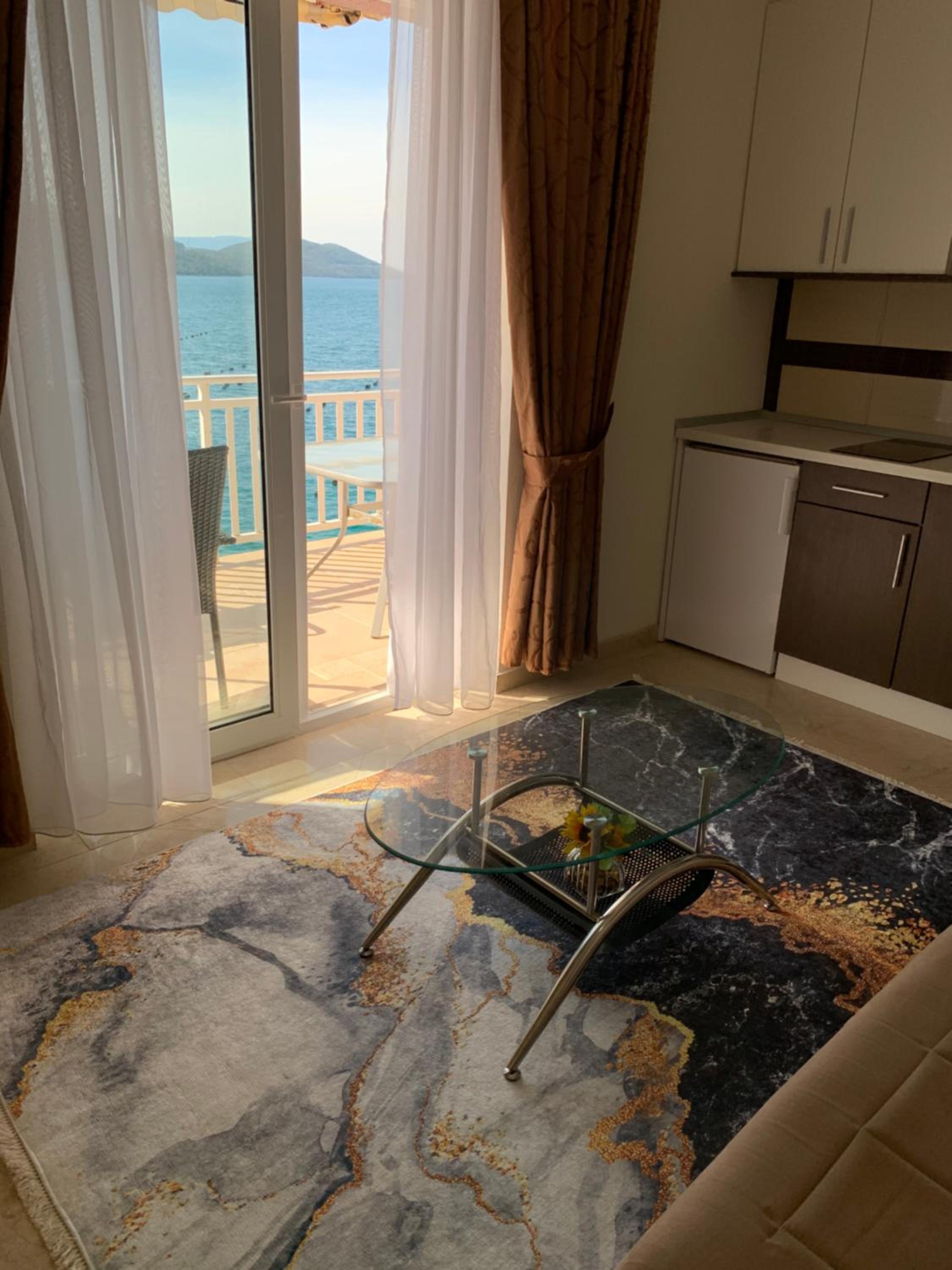 One Bedroom Apartment with Sea View