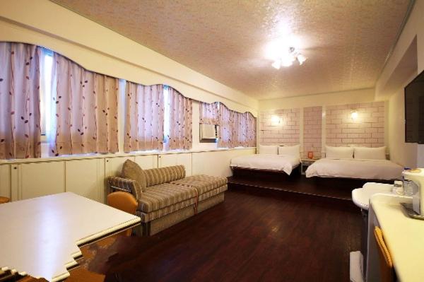Family Room - Photo 4