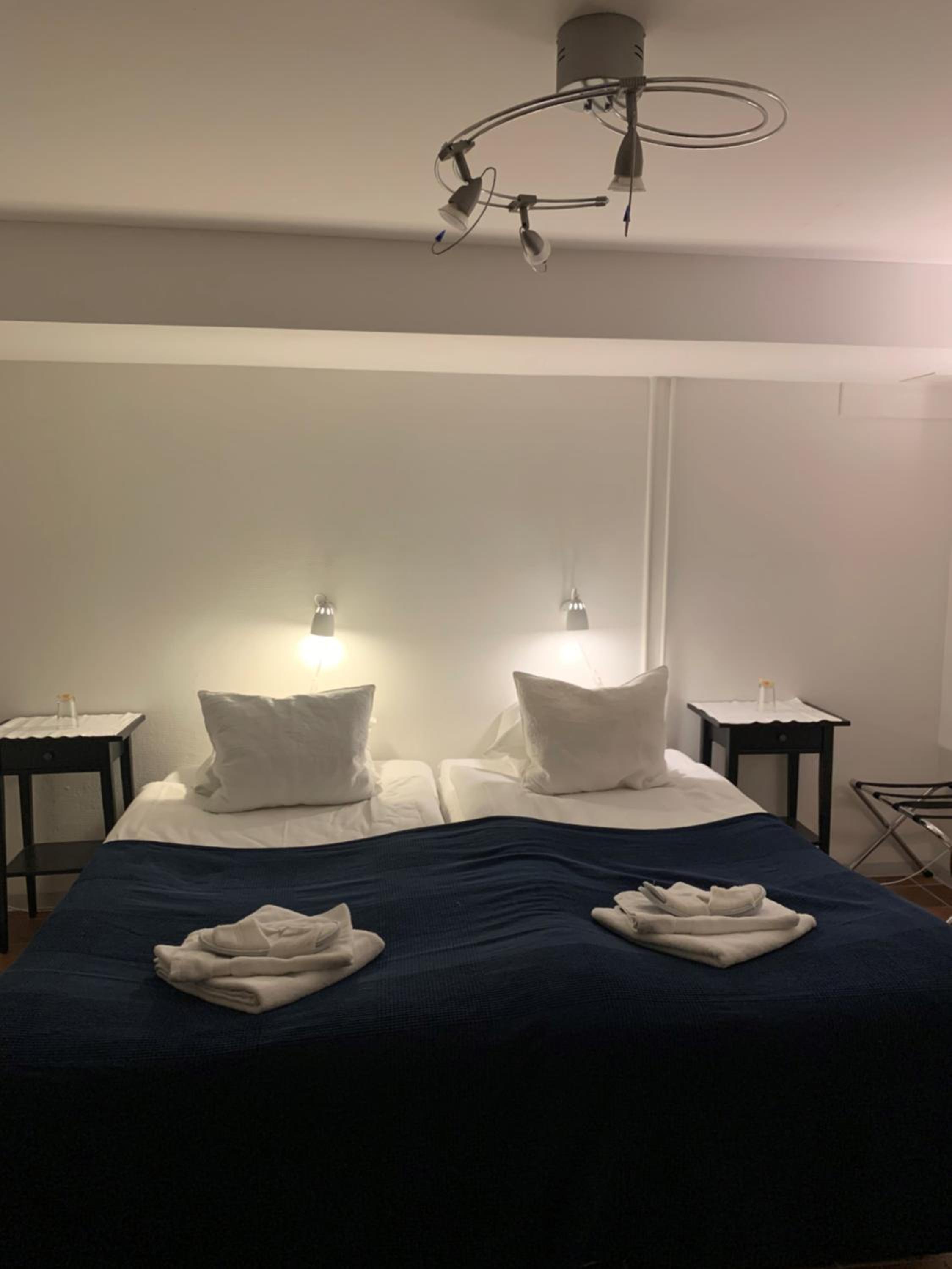 Double Room with Private Bathroom - Photo 3