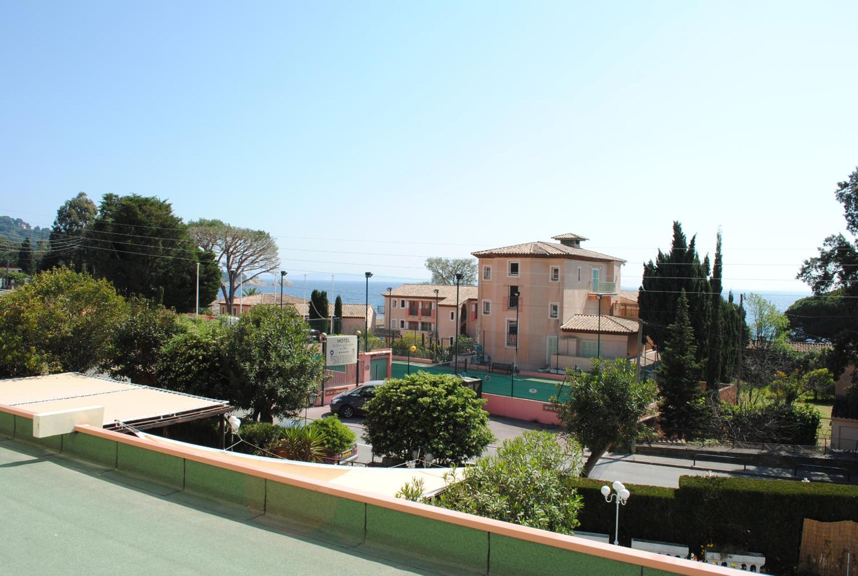 Triple Room with Partial Sea View and Balcony - Photo 6