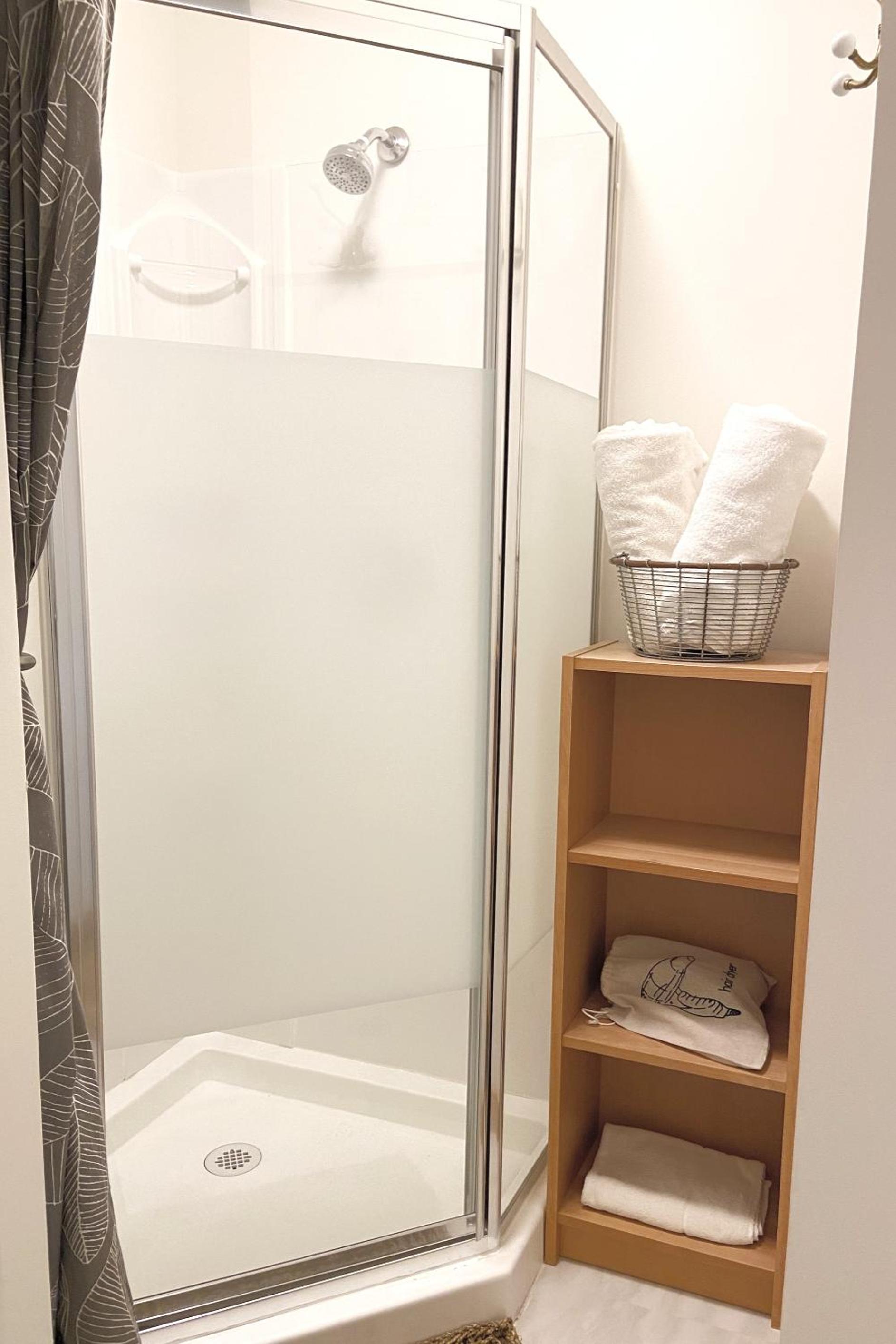 Standard Queen Room photo 2