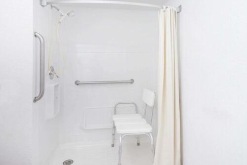 Double Room - Disability Access/Non-Smoking - Photo 3