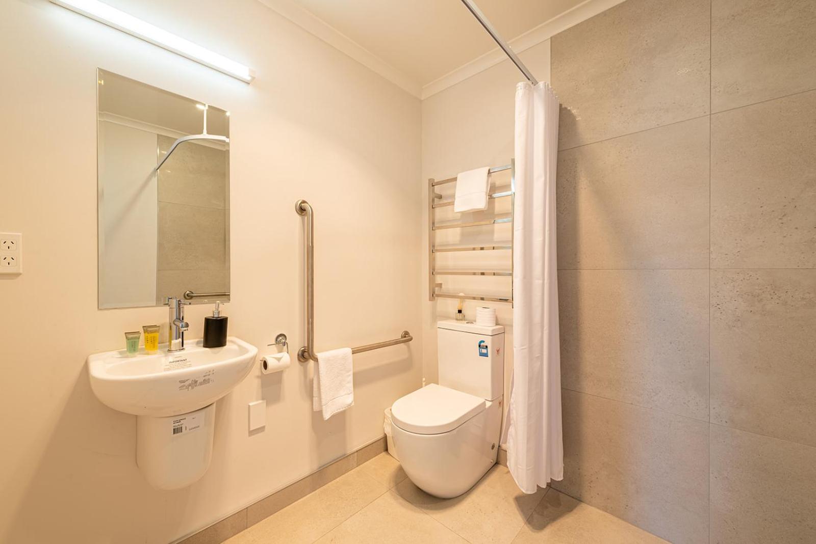 Three-Bedroom House - Photo 9