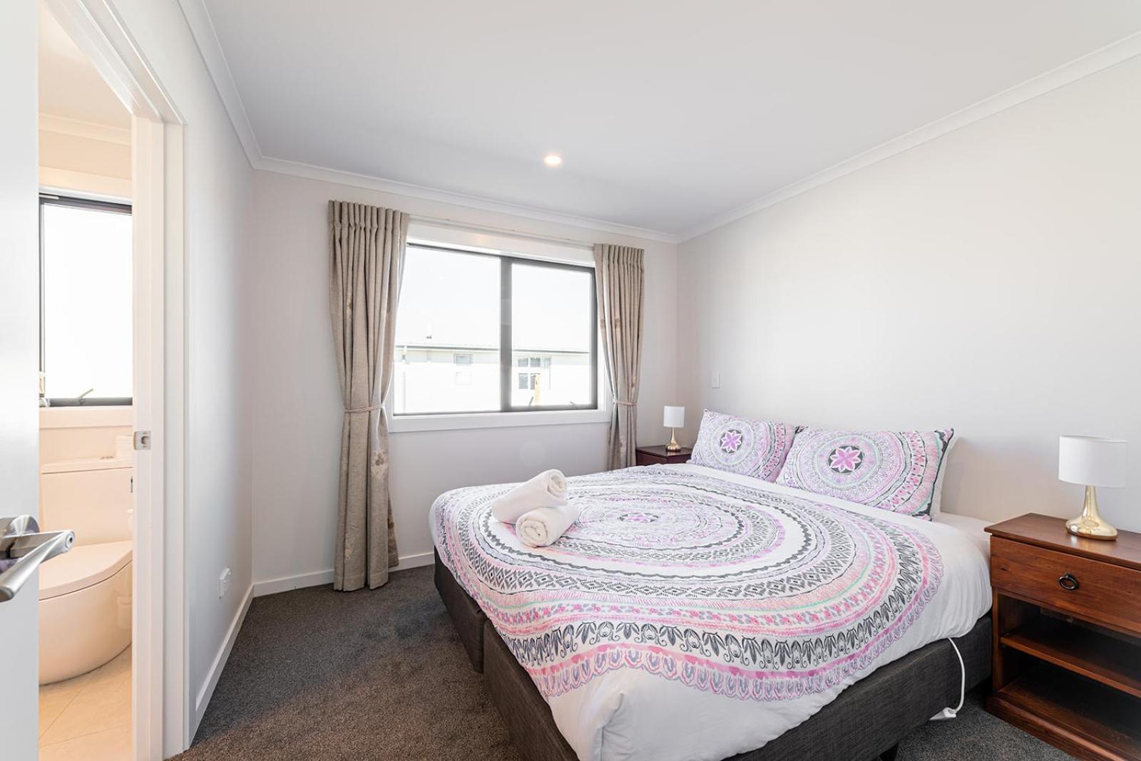 Three-Bedroom House - Photo 7
