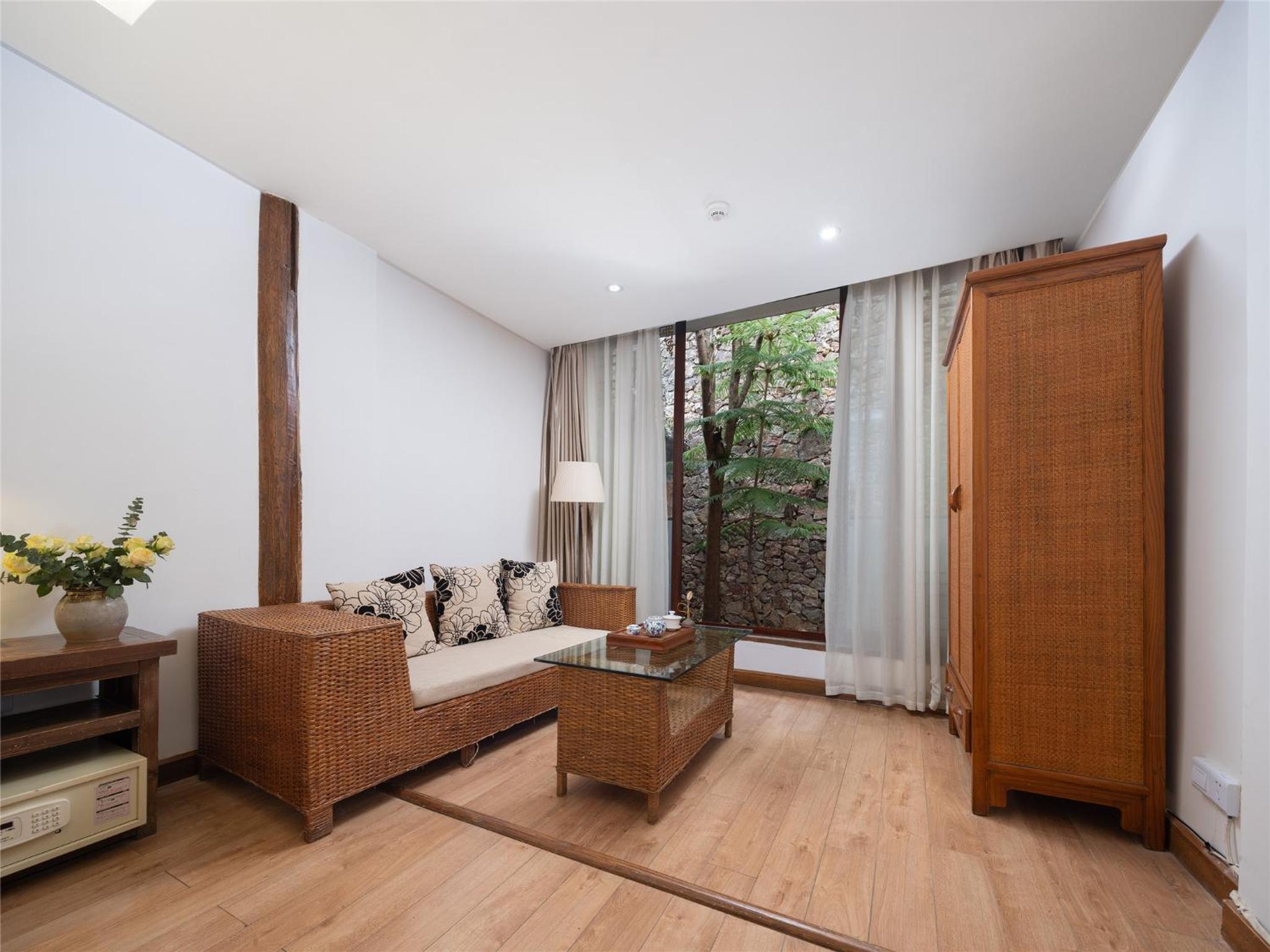 Deluxe Double Room with Garden photo 3