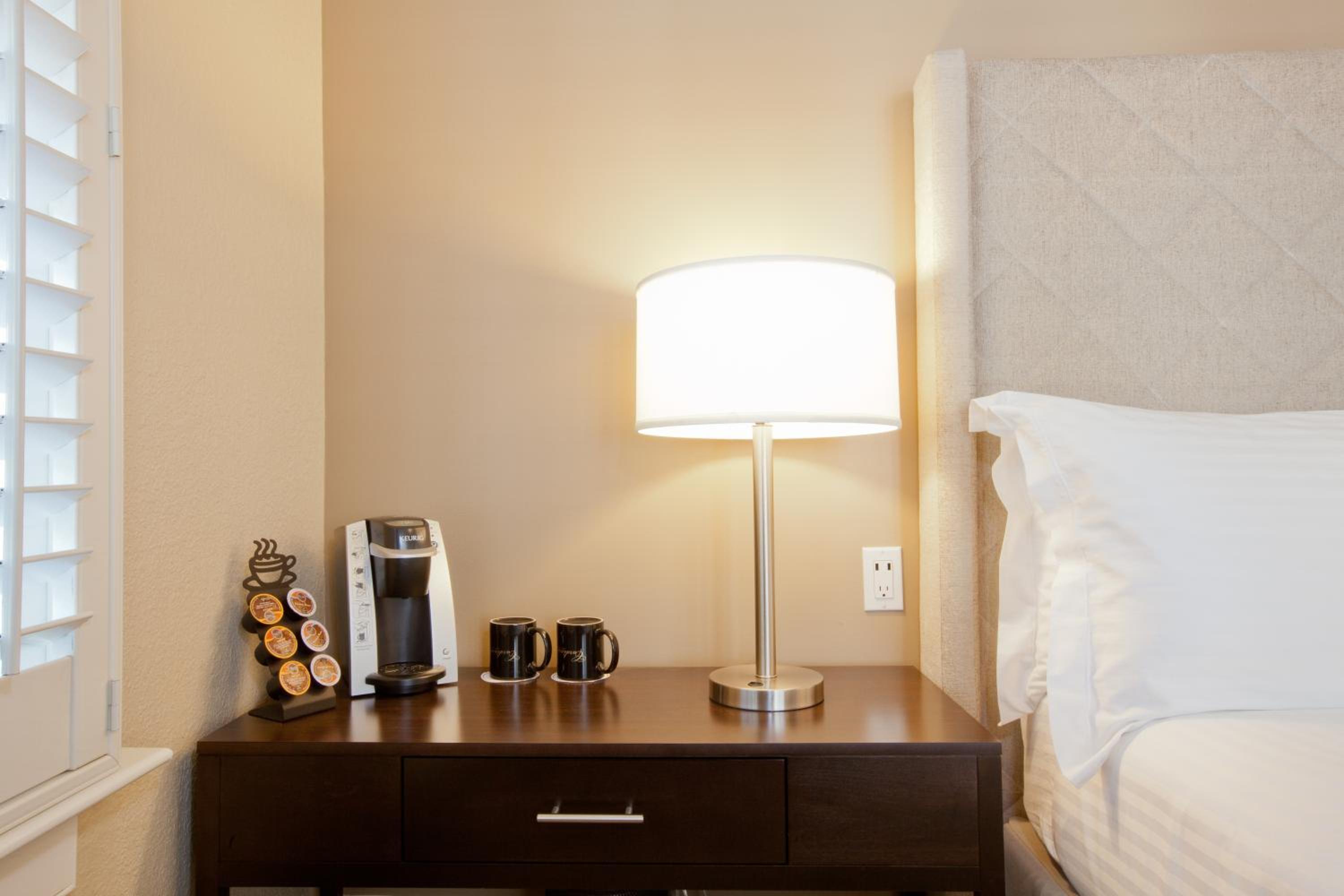 Deluxe King Room - Photo 6
