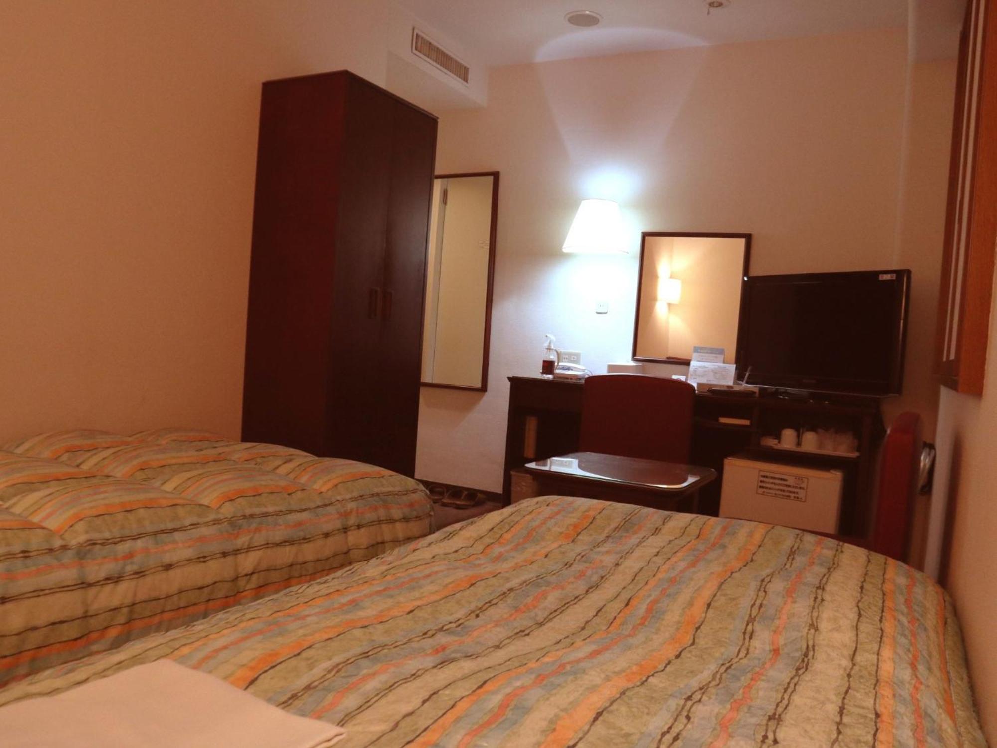 Twin Room - Non-Smoking - Photo 8