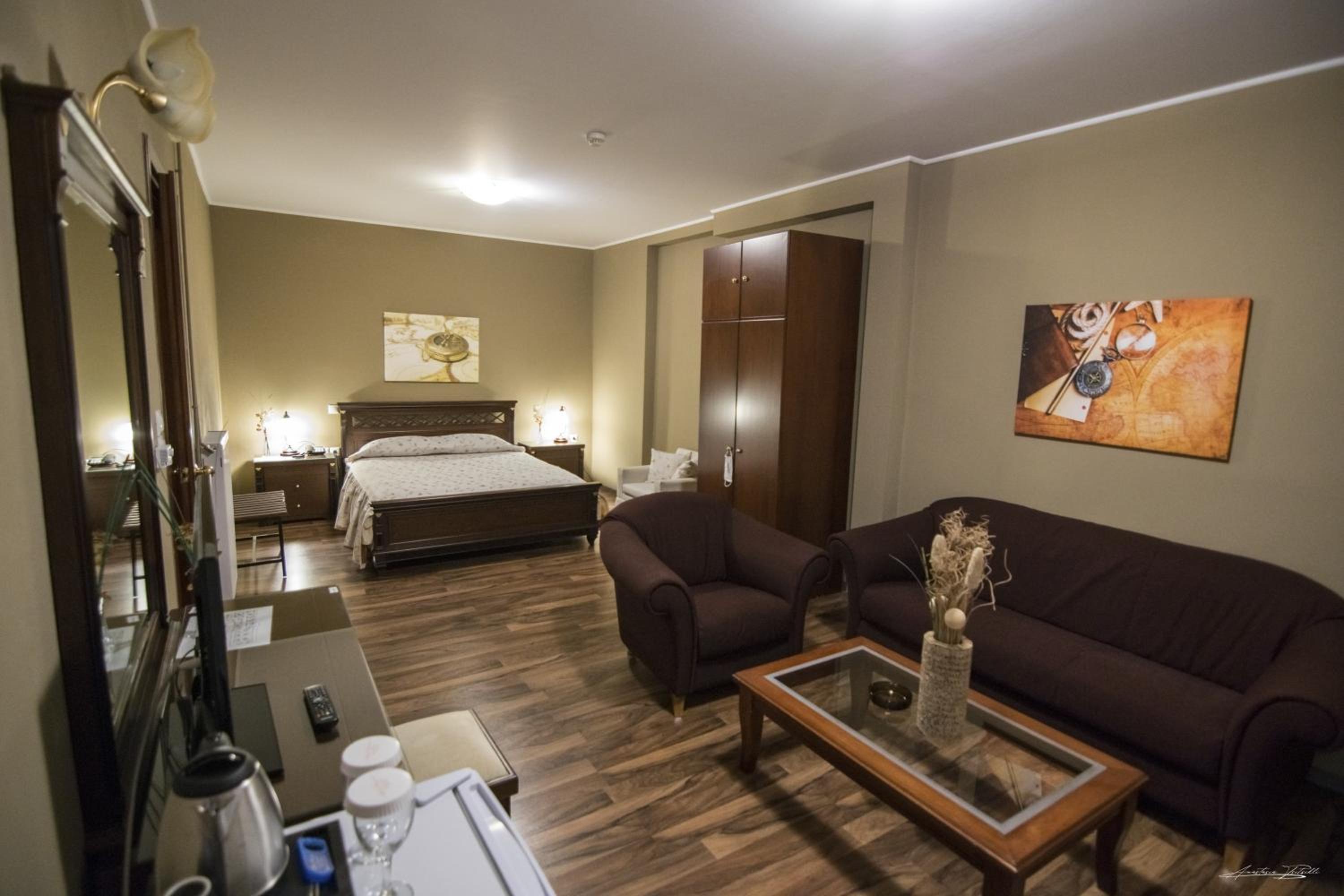 Deluxe Suite - Photo 3