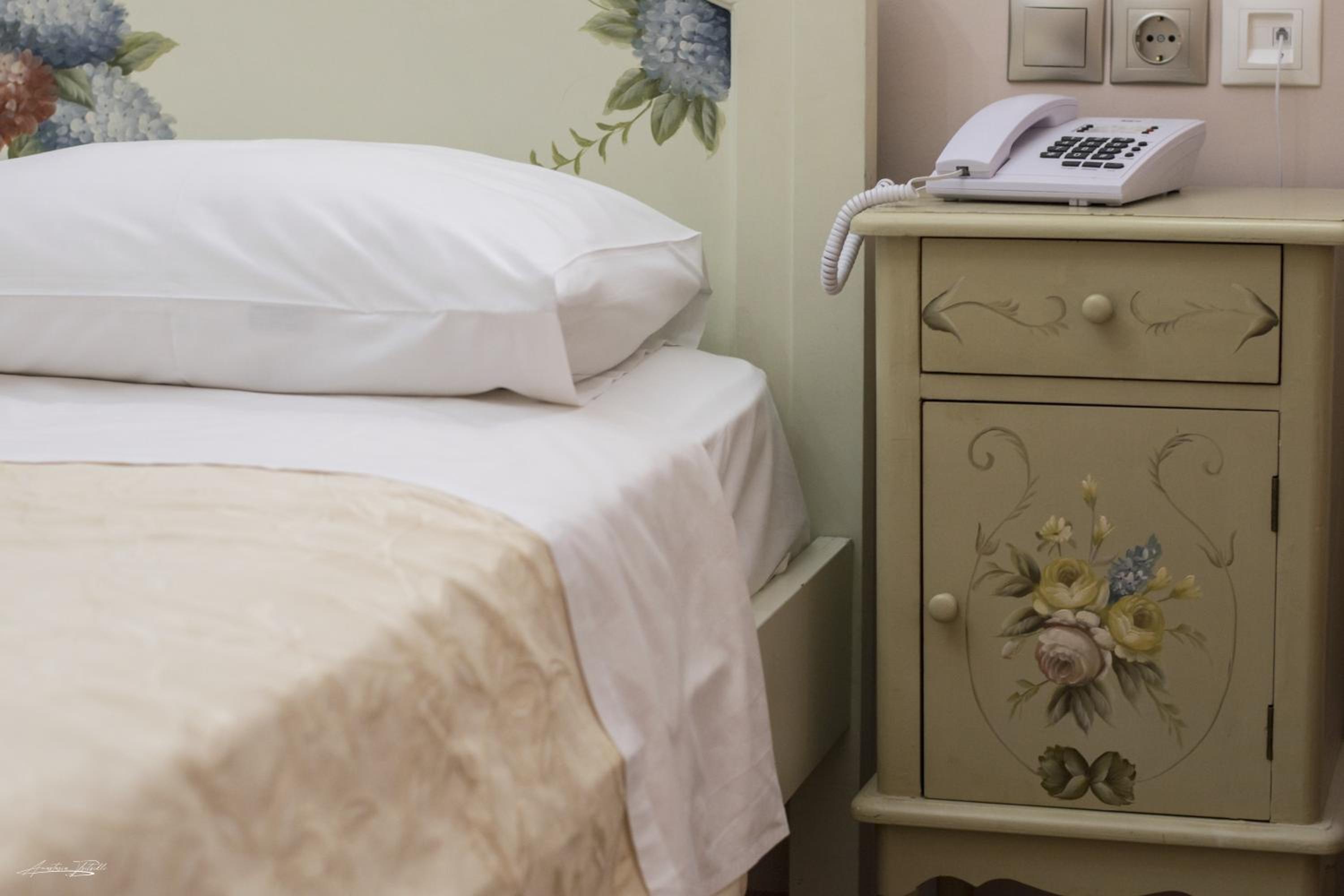 Deluxe Suite - Photo 11