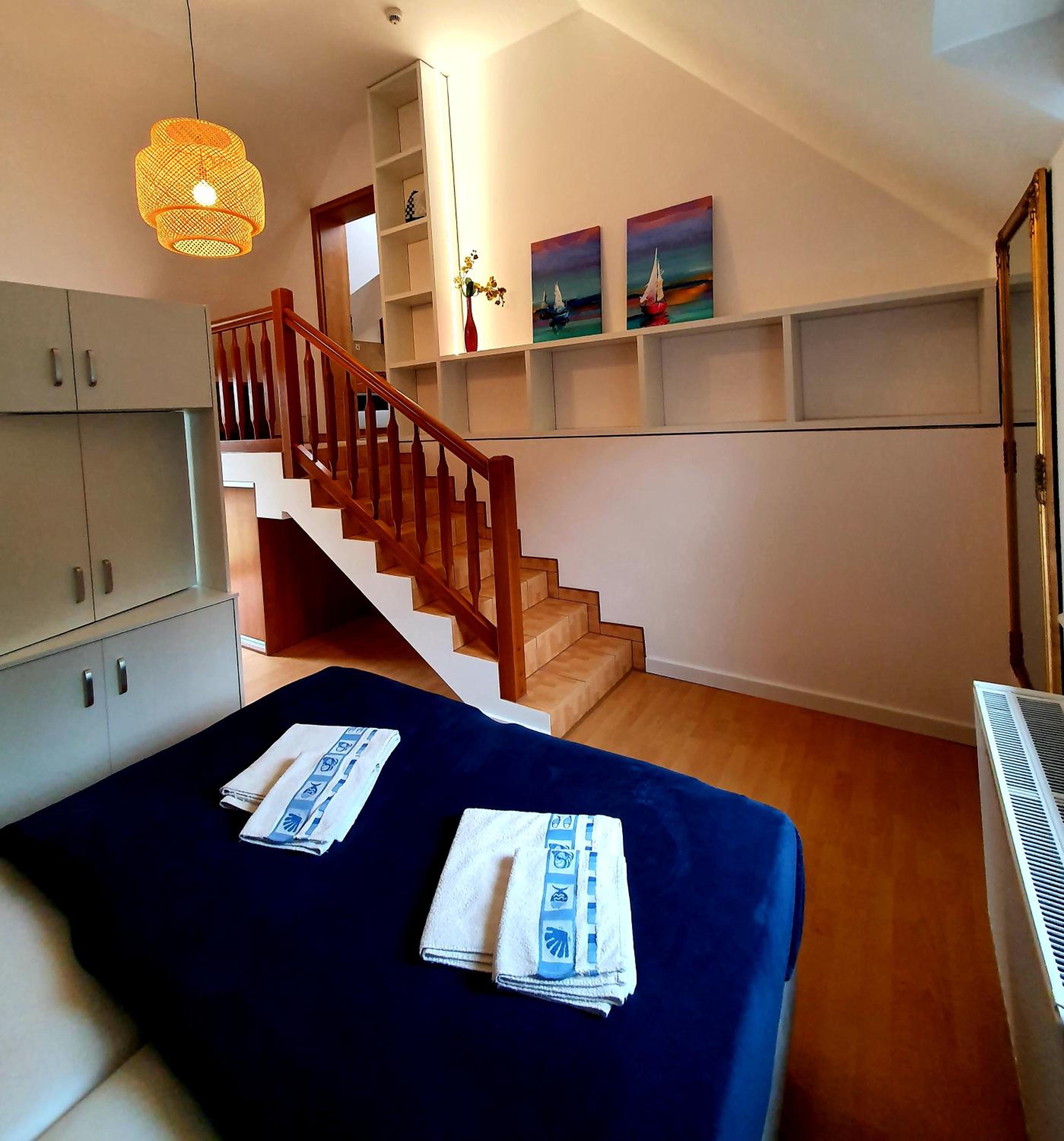 Studio - Split Level photo 1