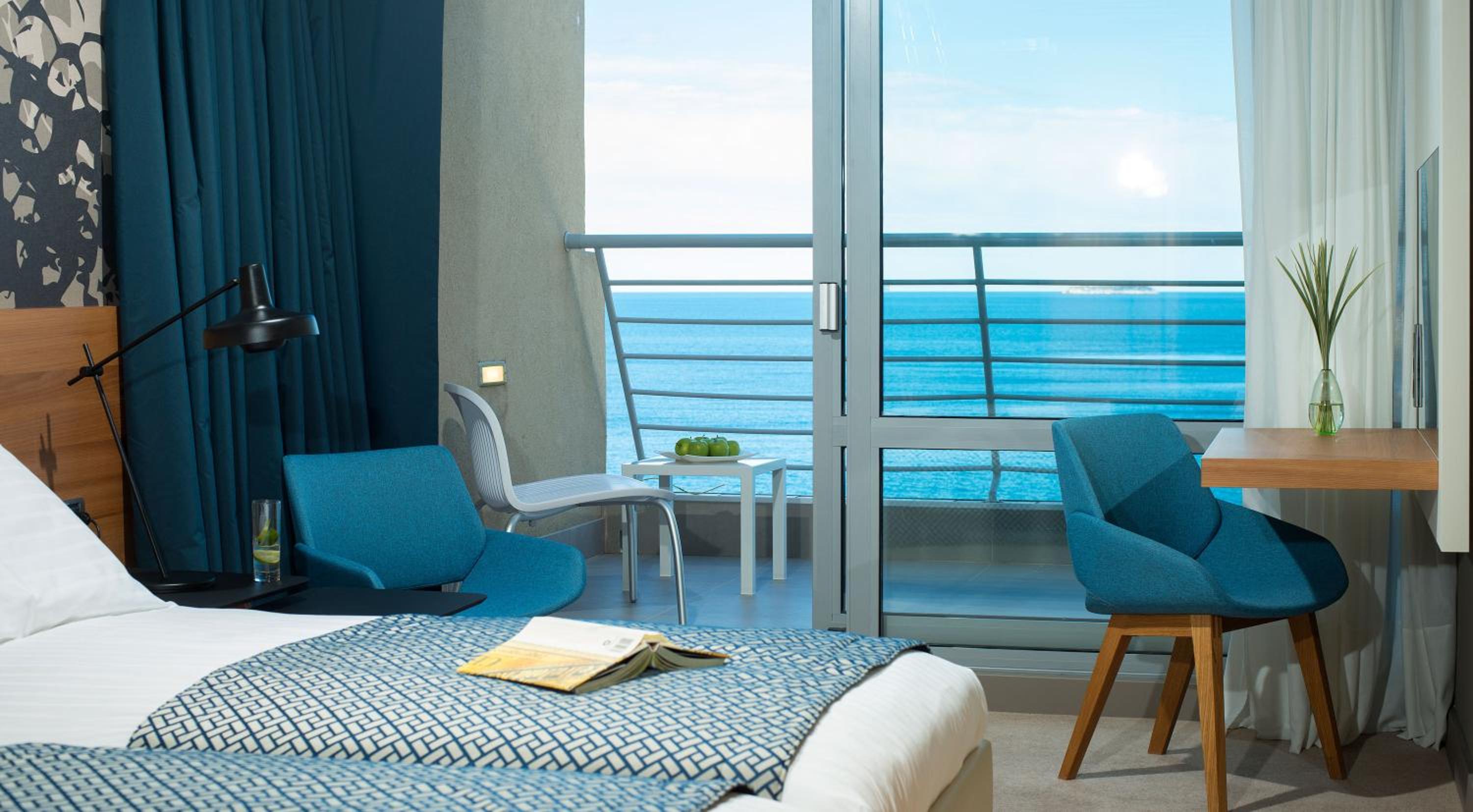 Superior Double Room with Sea View and Balcony thumbnail 6