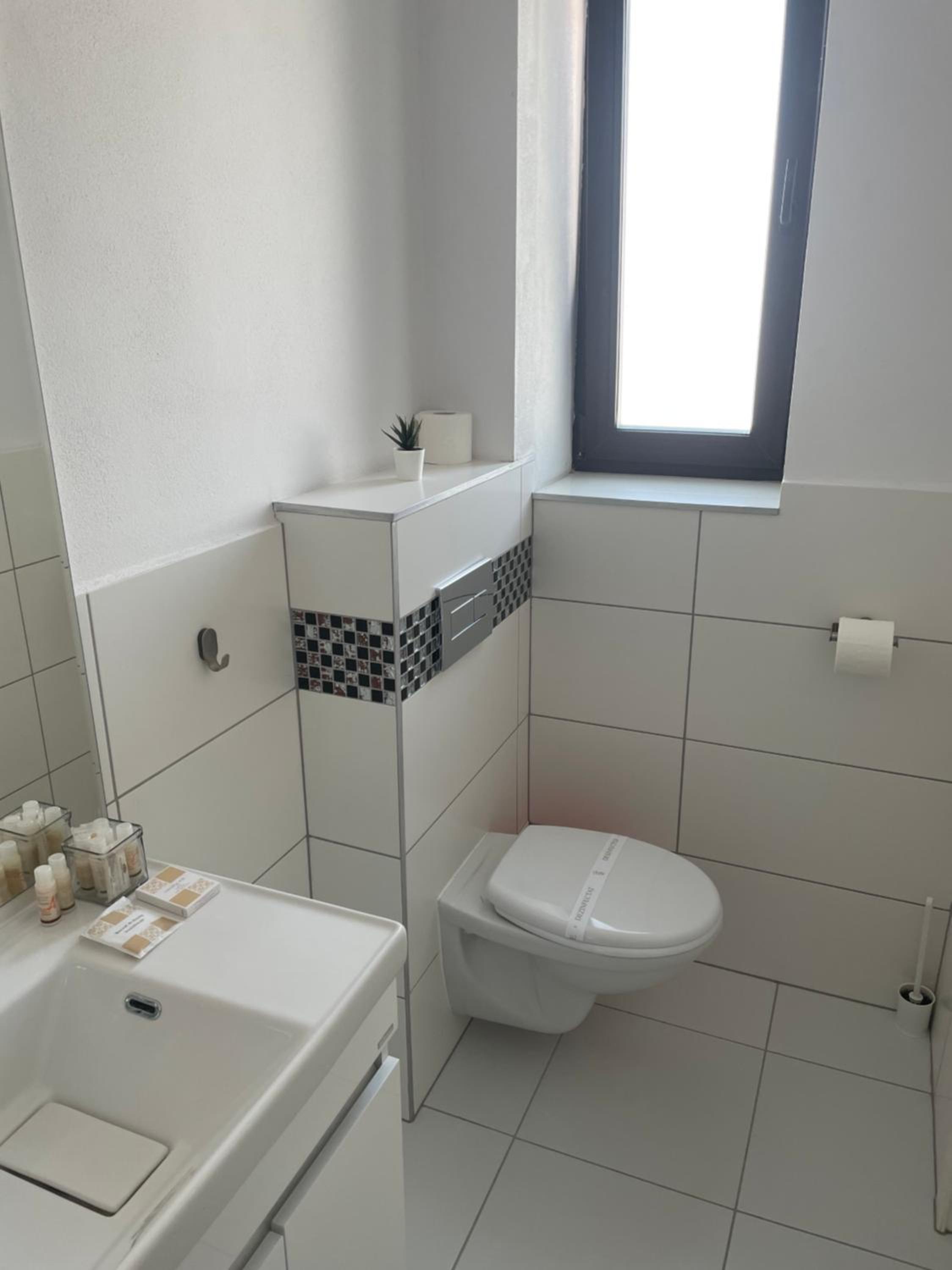 Two-Bedroom Apartment - Photo 2