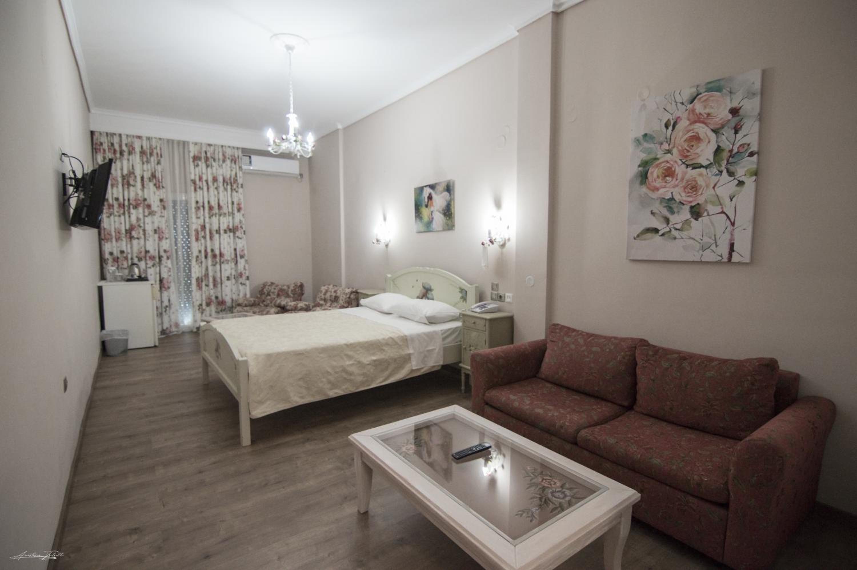 Deluxe Suite - Photo 16