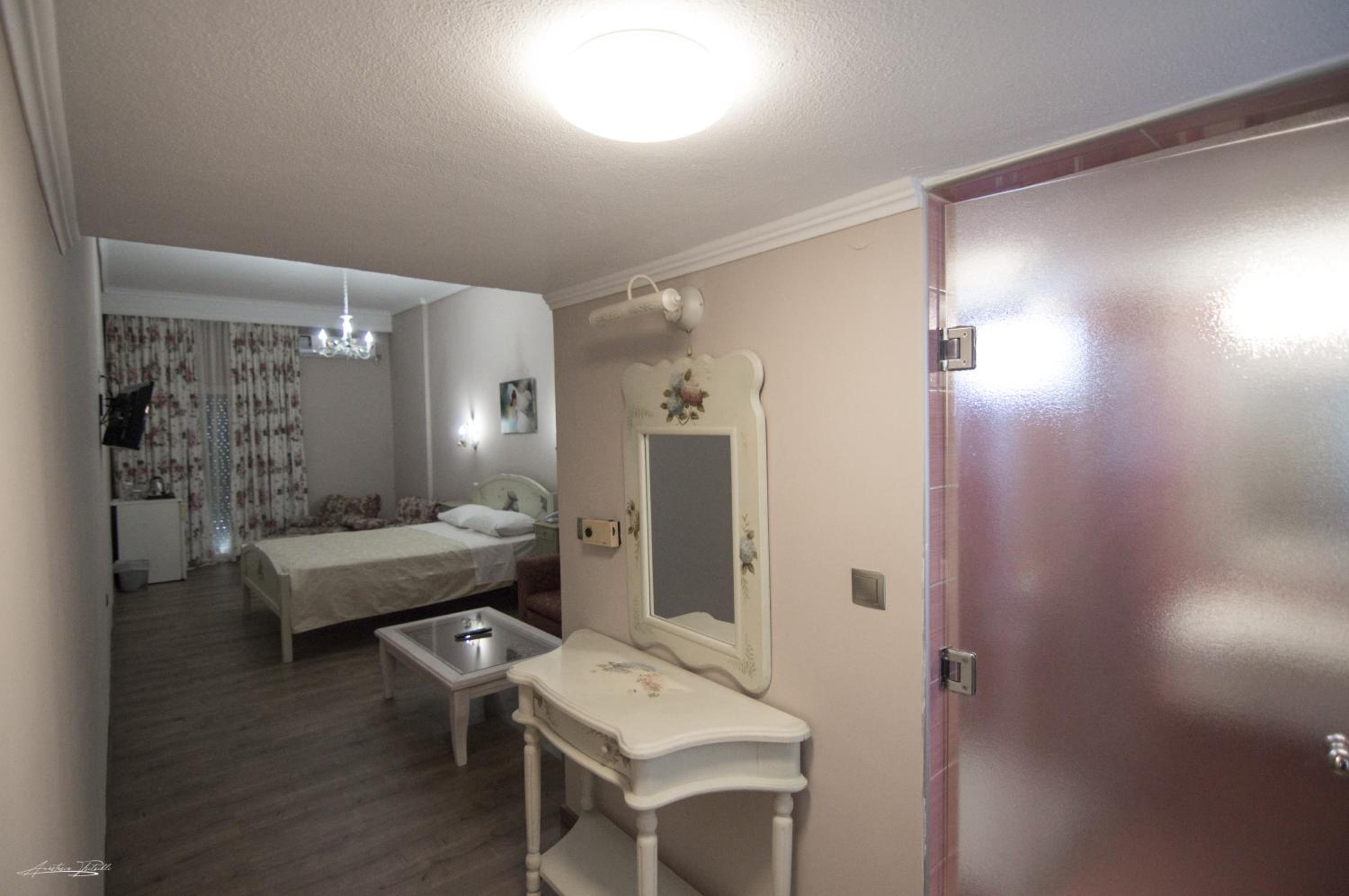 Deluxe Suite - Photo 14