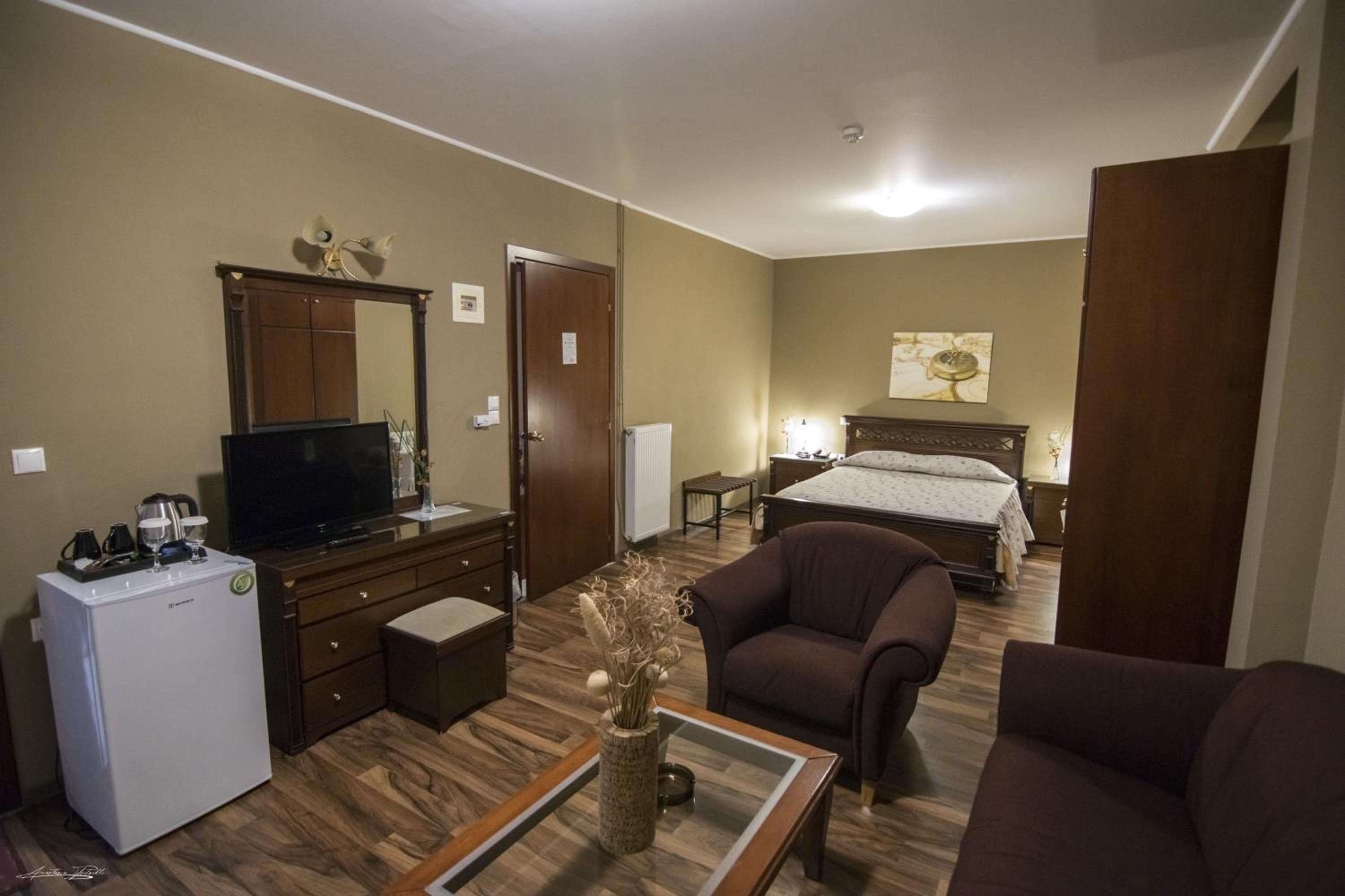 Deluxe Suite - Photo 6