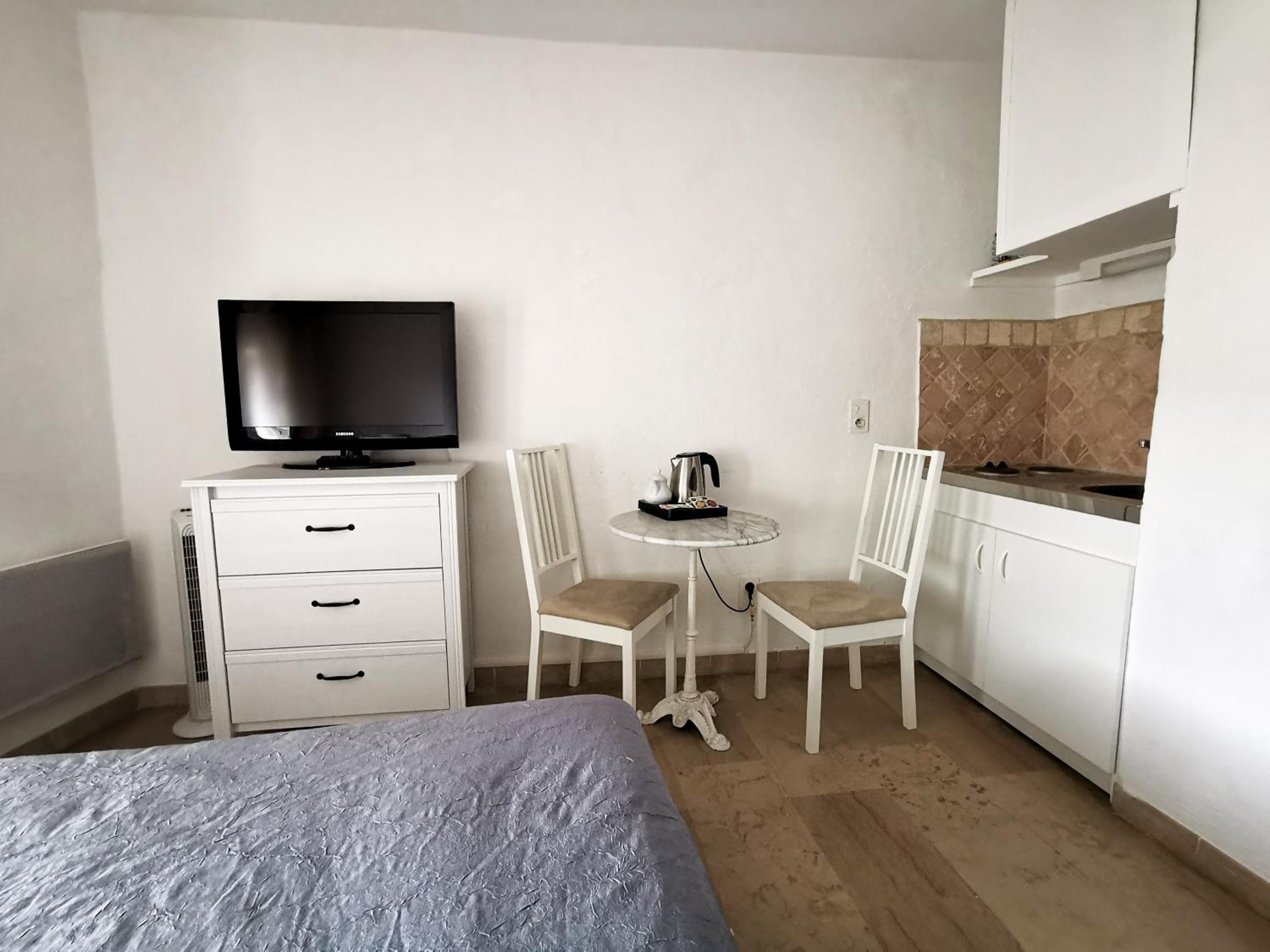 Standard Double Room - Photo 20