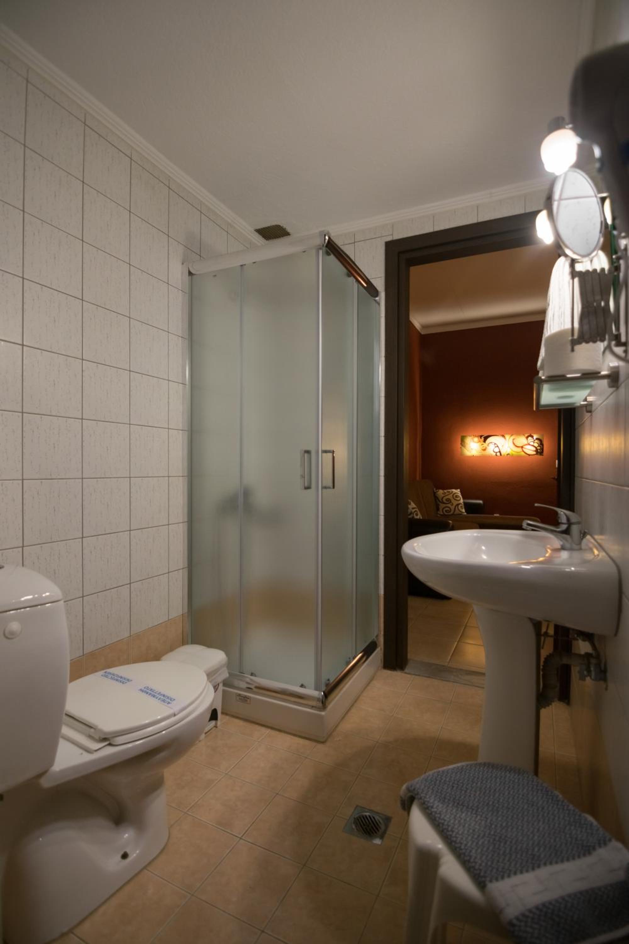 Deluxe Suite - Photo 21