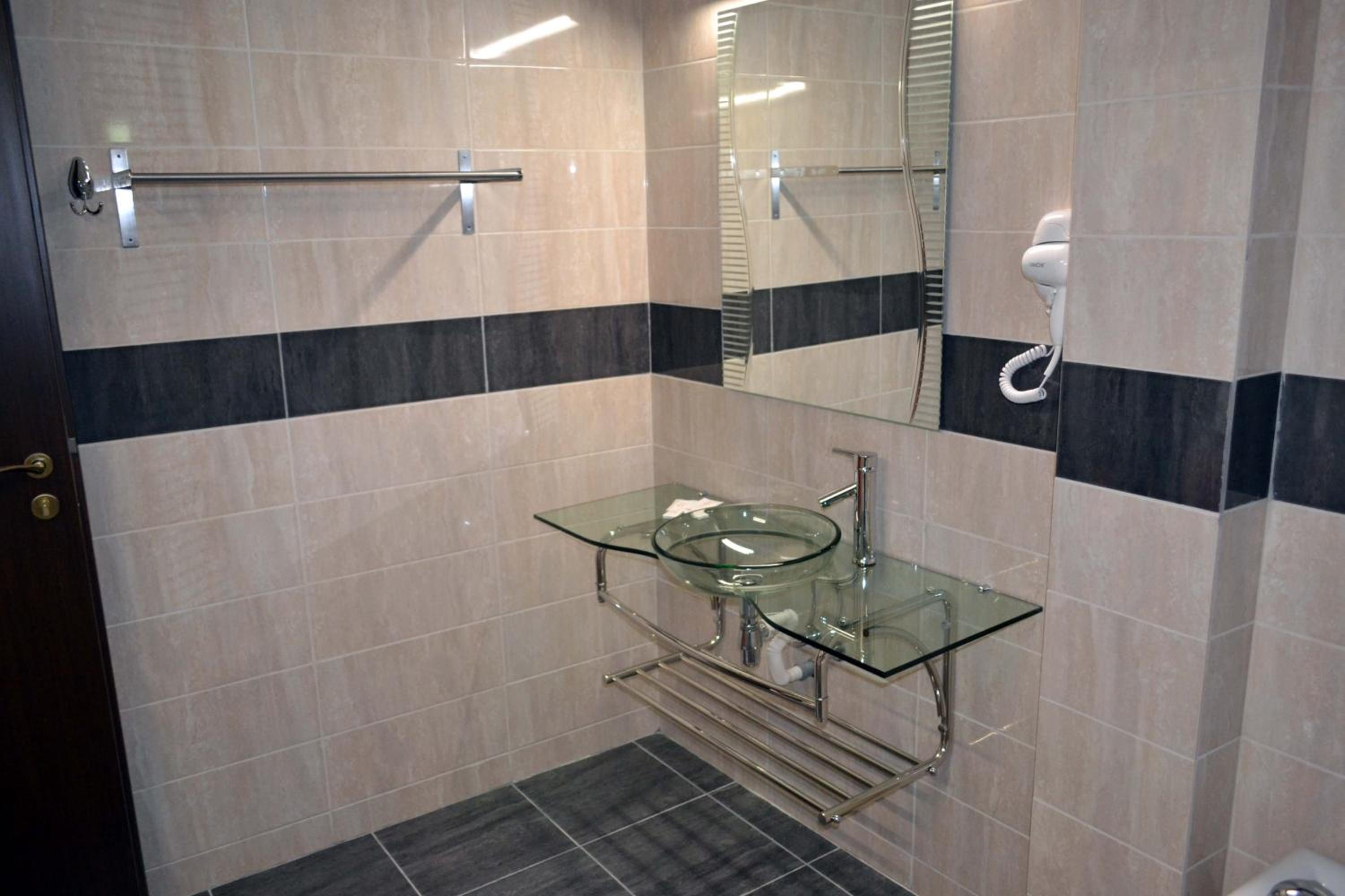 Superior One-Bedroom Suite - Photo 2