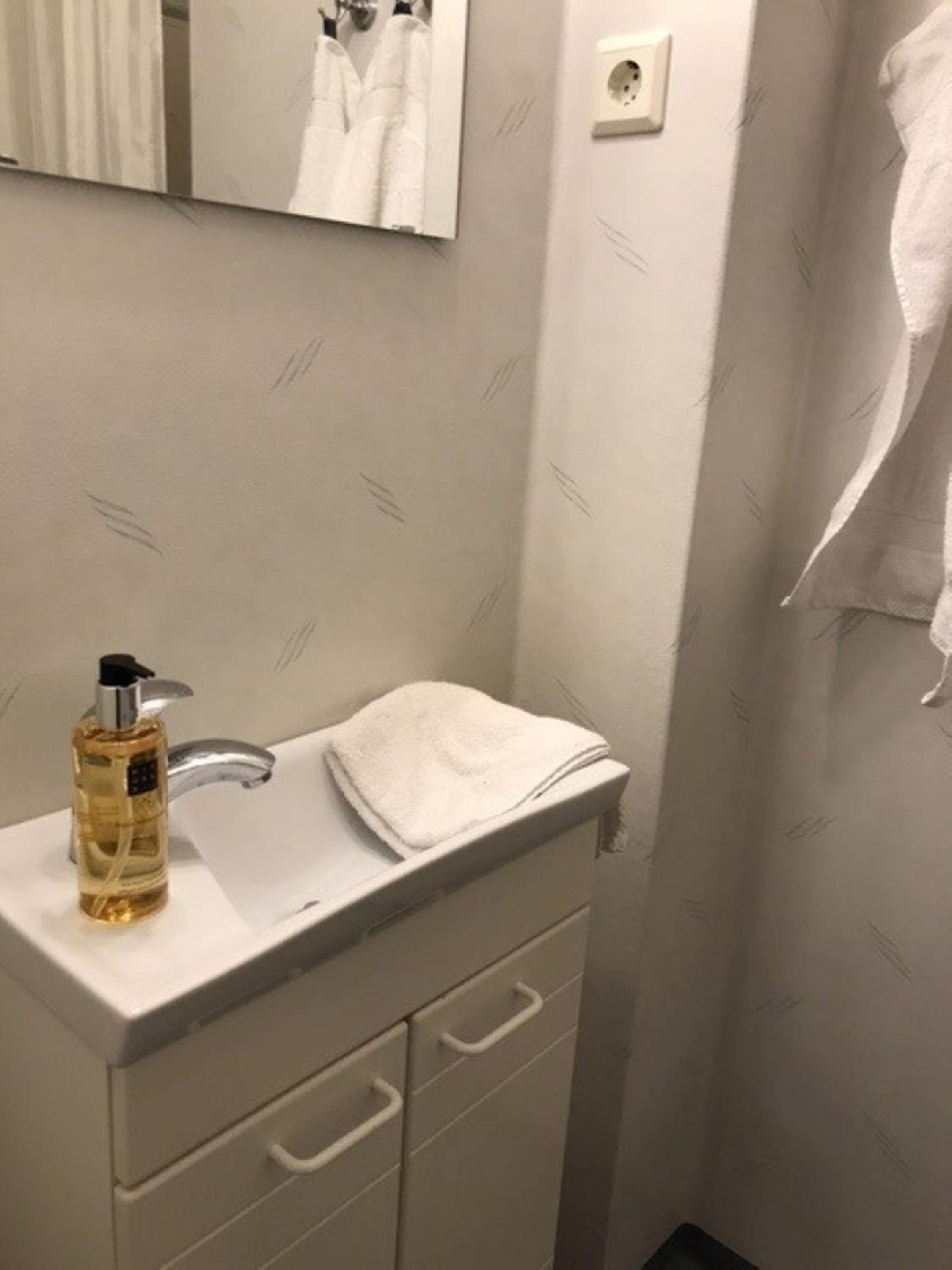 Double Room with Private Bathroom - Photo 5
