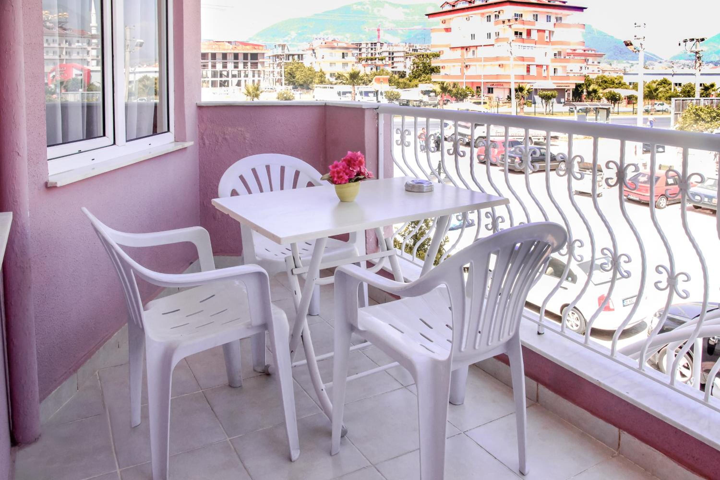 Family Suite with Balcony - Photo 4