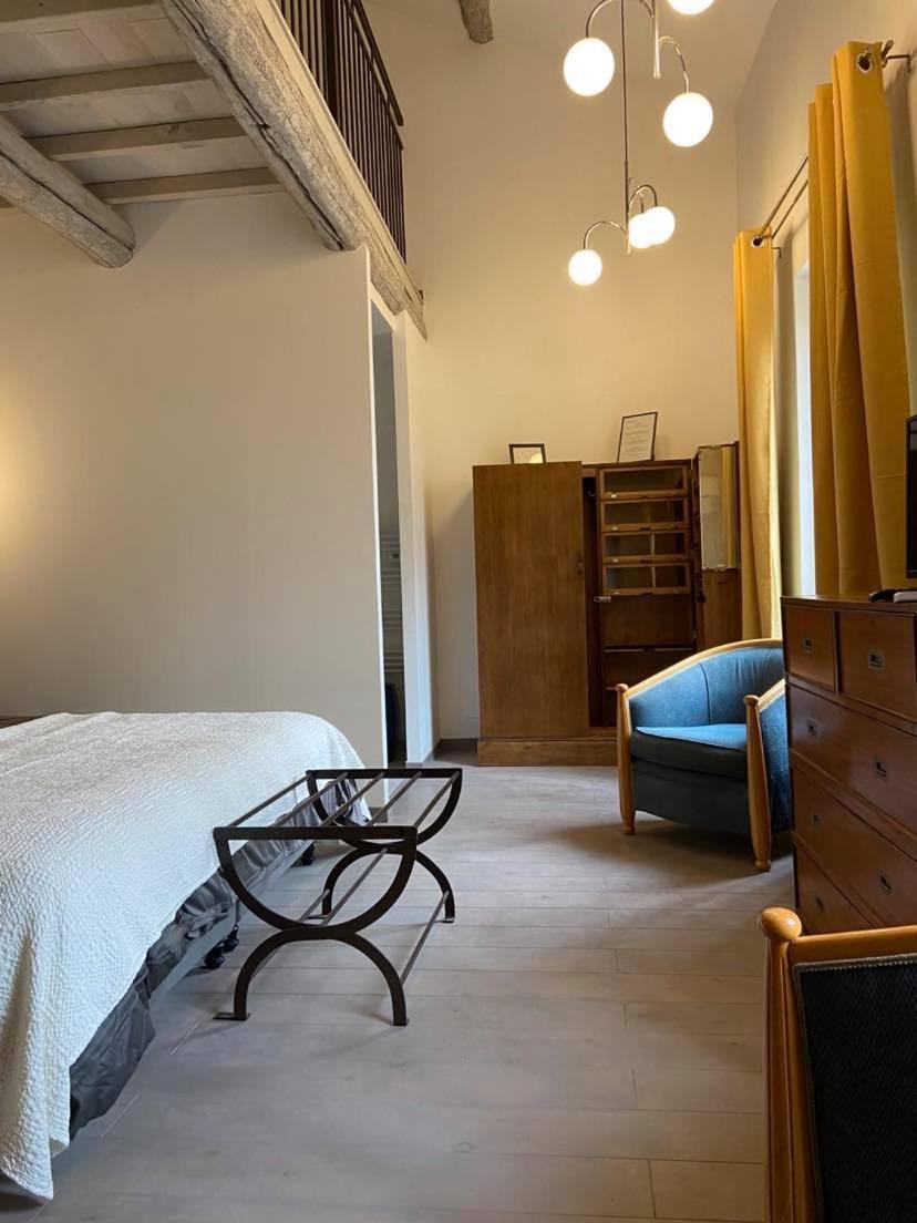Deluxe Double Room (2 Adults + 1 Child) photo 3
