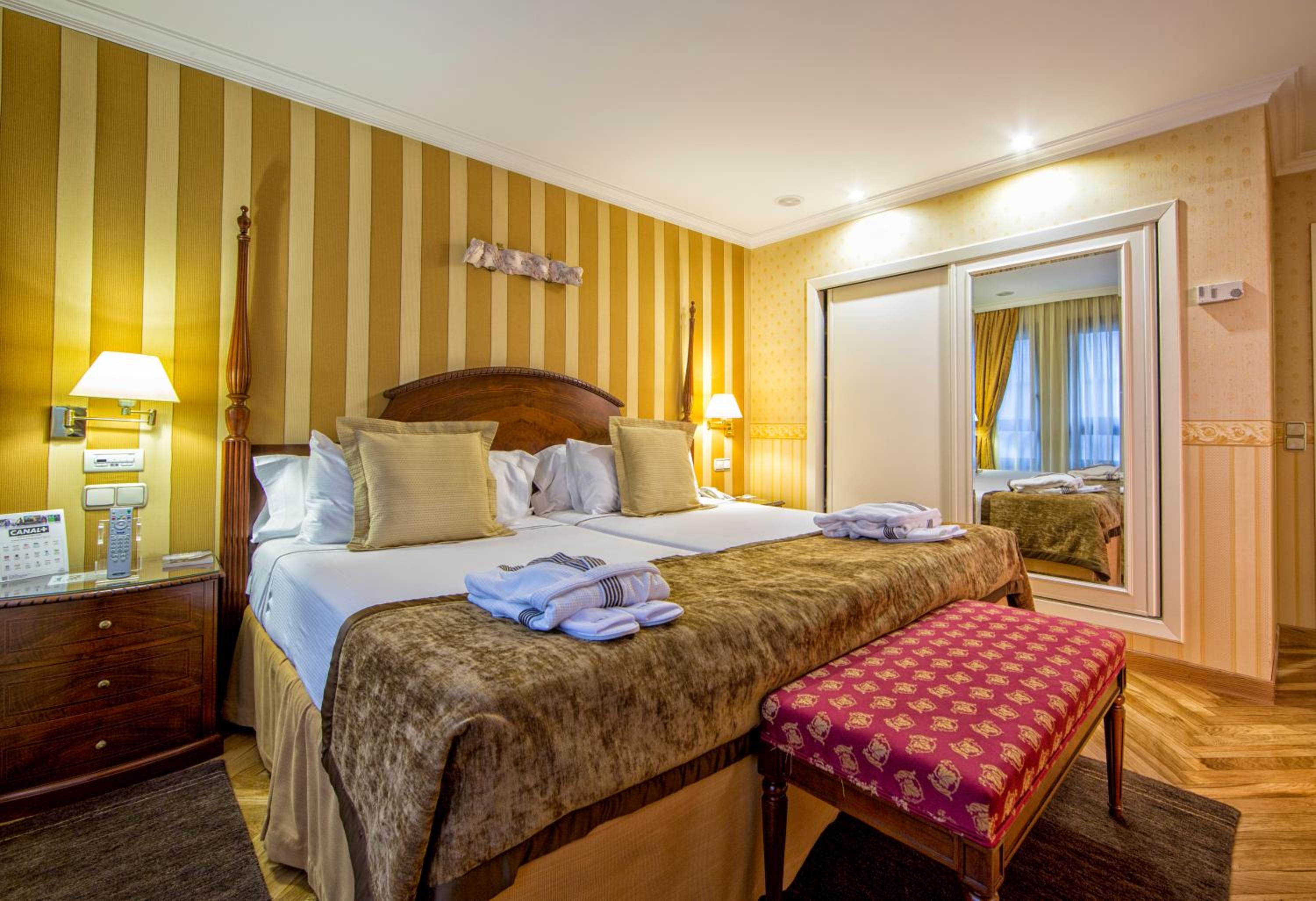 Suite - Photo 3